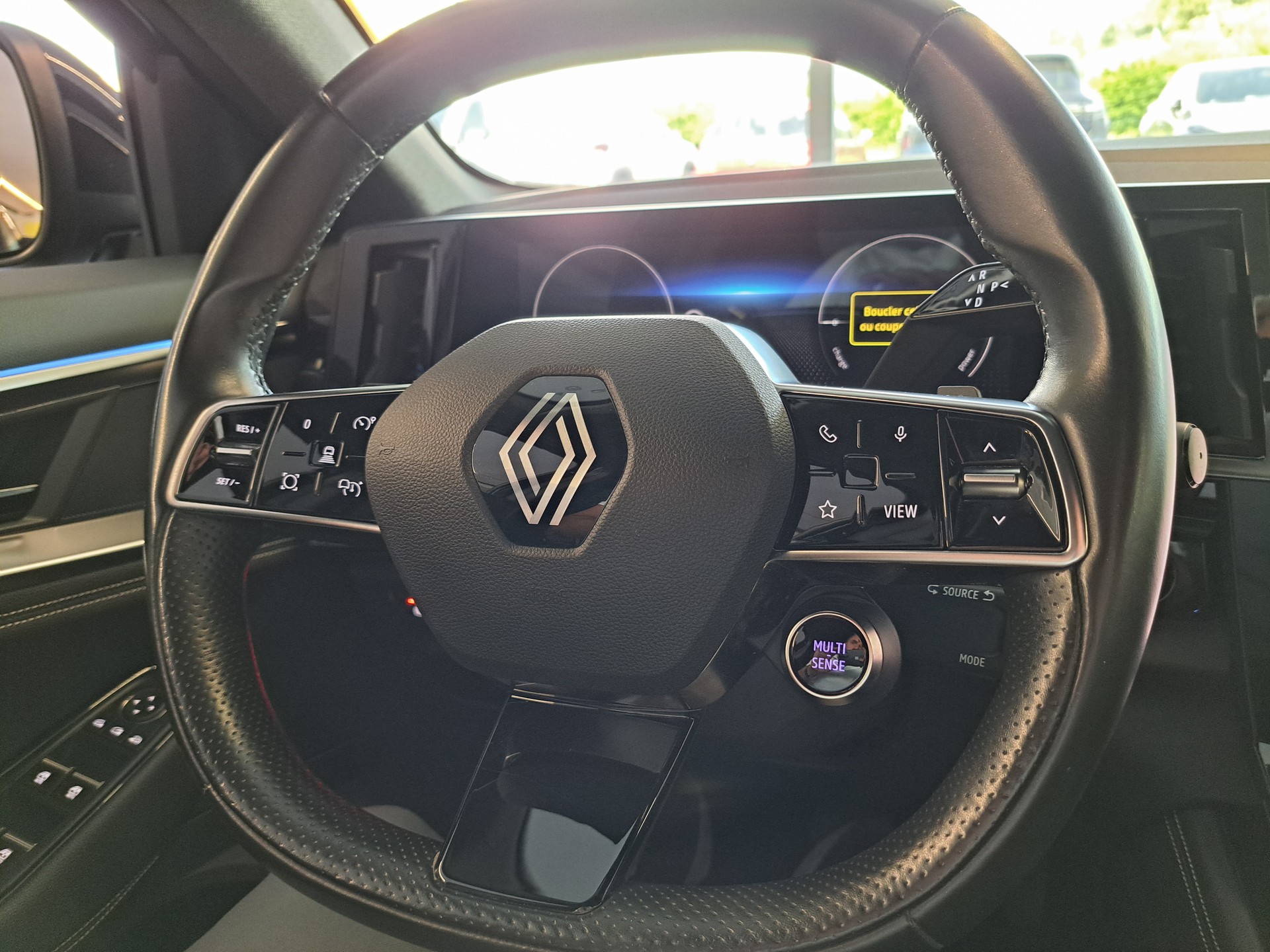 RENAULT Austral 1.2 HEV 200 Techno A-image-7