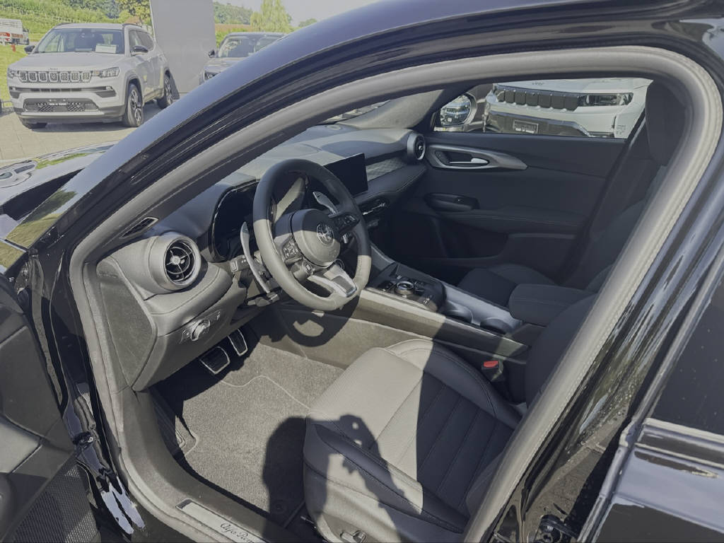 ALFA ROMEO Tonale 1.3 Plug-in Hybrid Veloce Q4-image-8