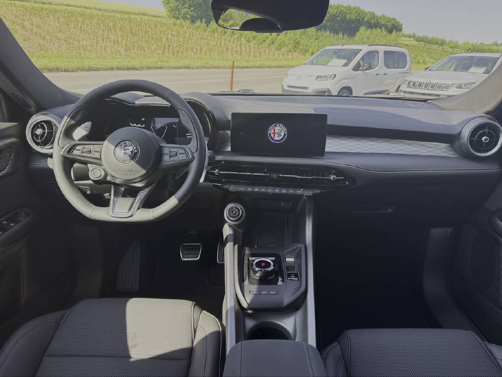 ALFA ROMEO Tonale 1.3 Plug-in Hybrid Veloce Q4-image-2
