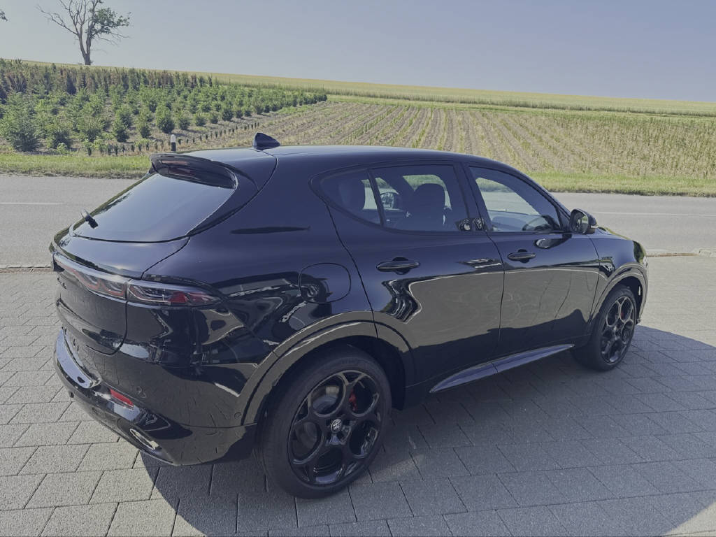 ALFA ROMEO Tonale 1.3 Plug-in Hybrid Veloce Q4-image-3