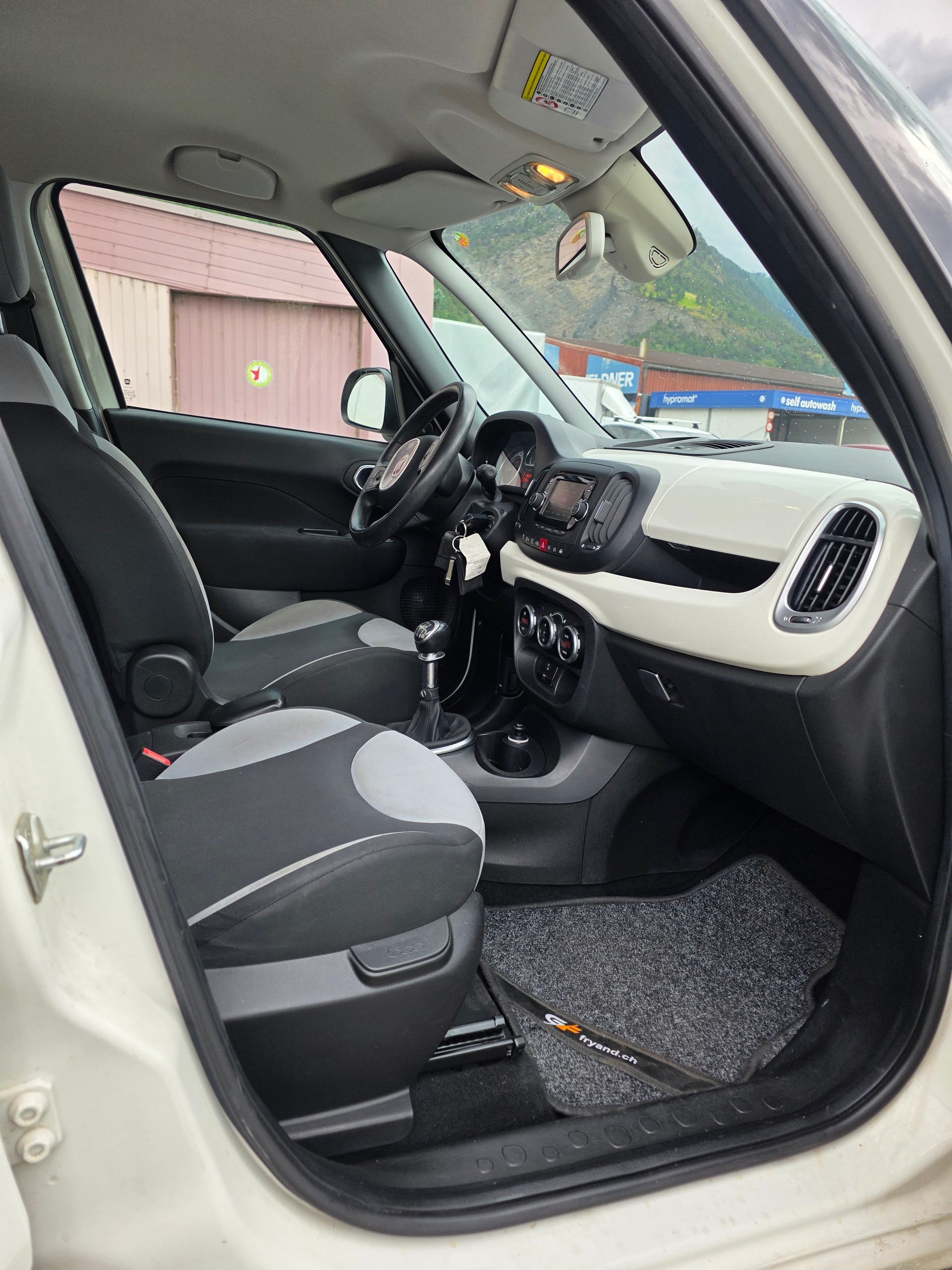 FIAT 500L 1.4 16V Pop Star-image-9