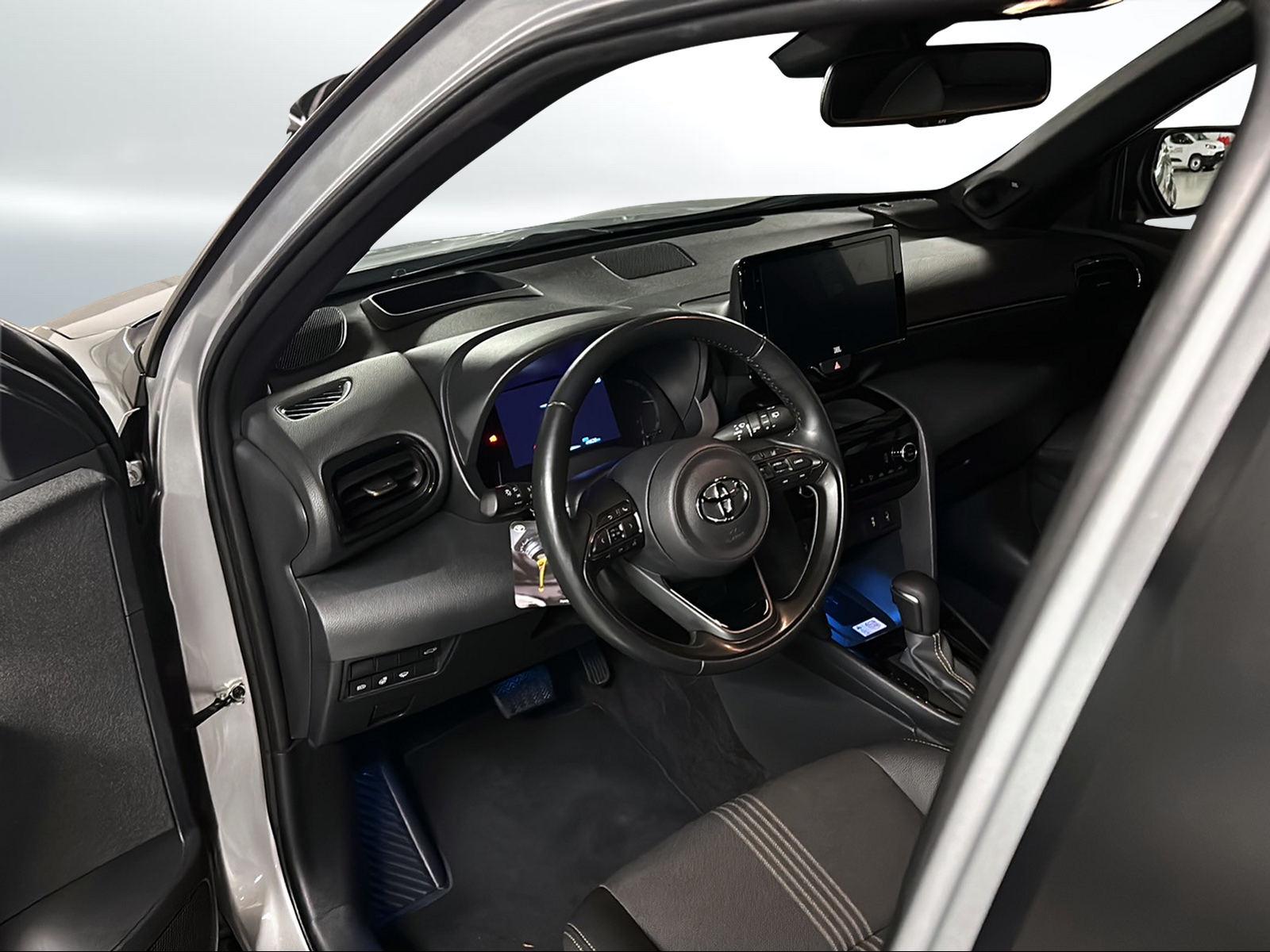 TOYOTA Yaris Cross 1.5 VVT-i HSD Adventure AWD-i-image-6
