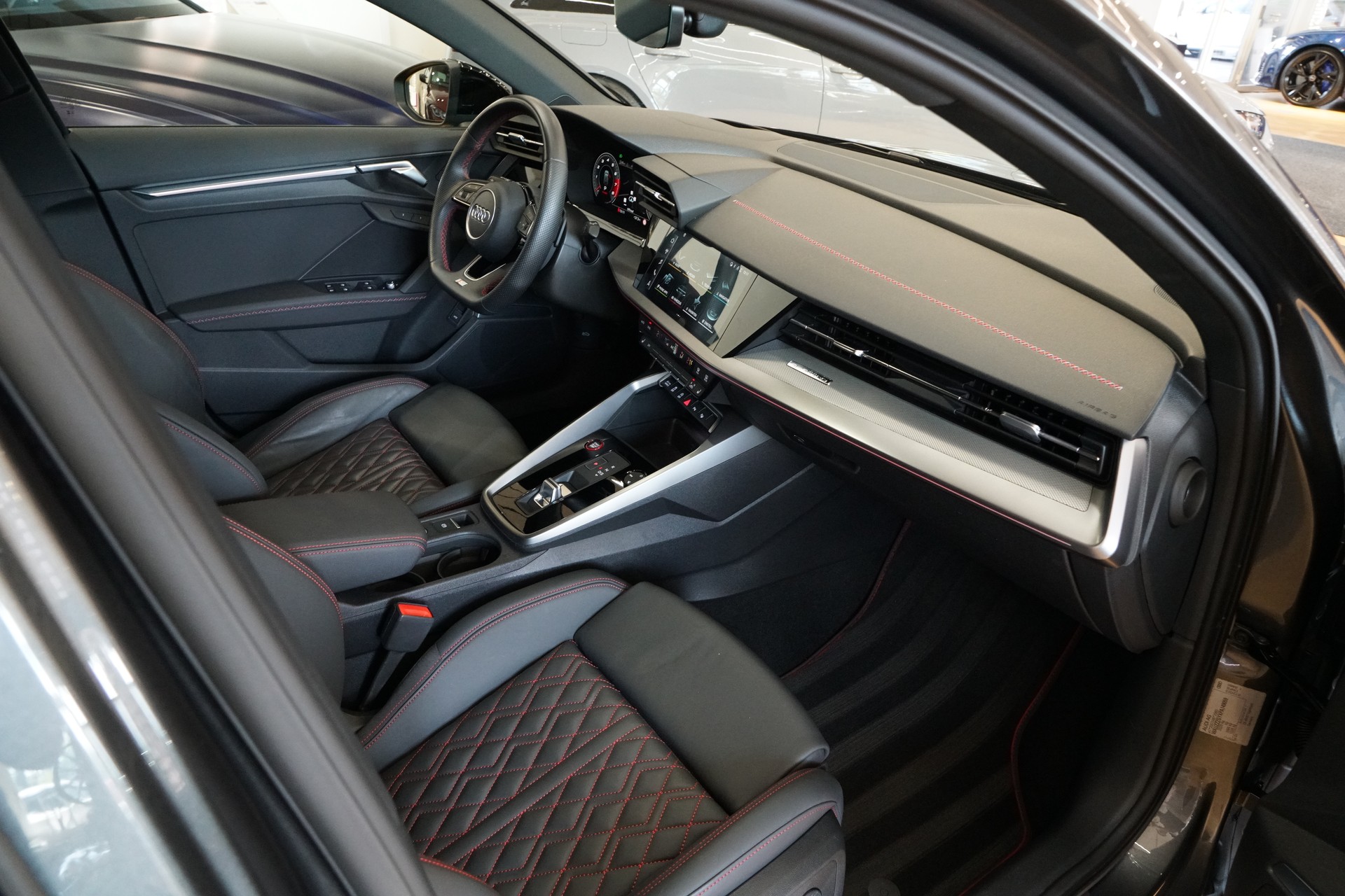 AUDI S3 Sportback 2.0 TFSI quattro S-tronic-image-11
