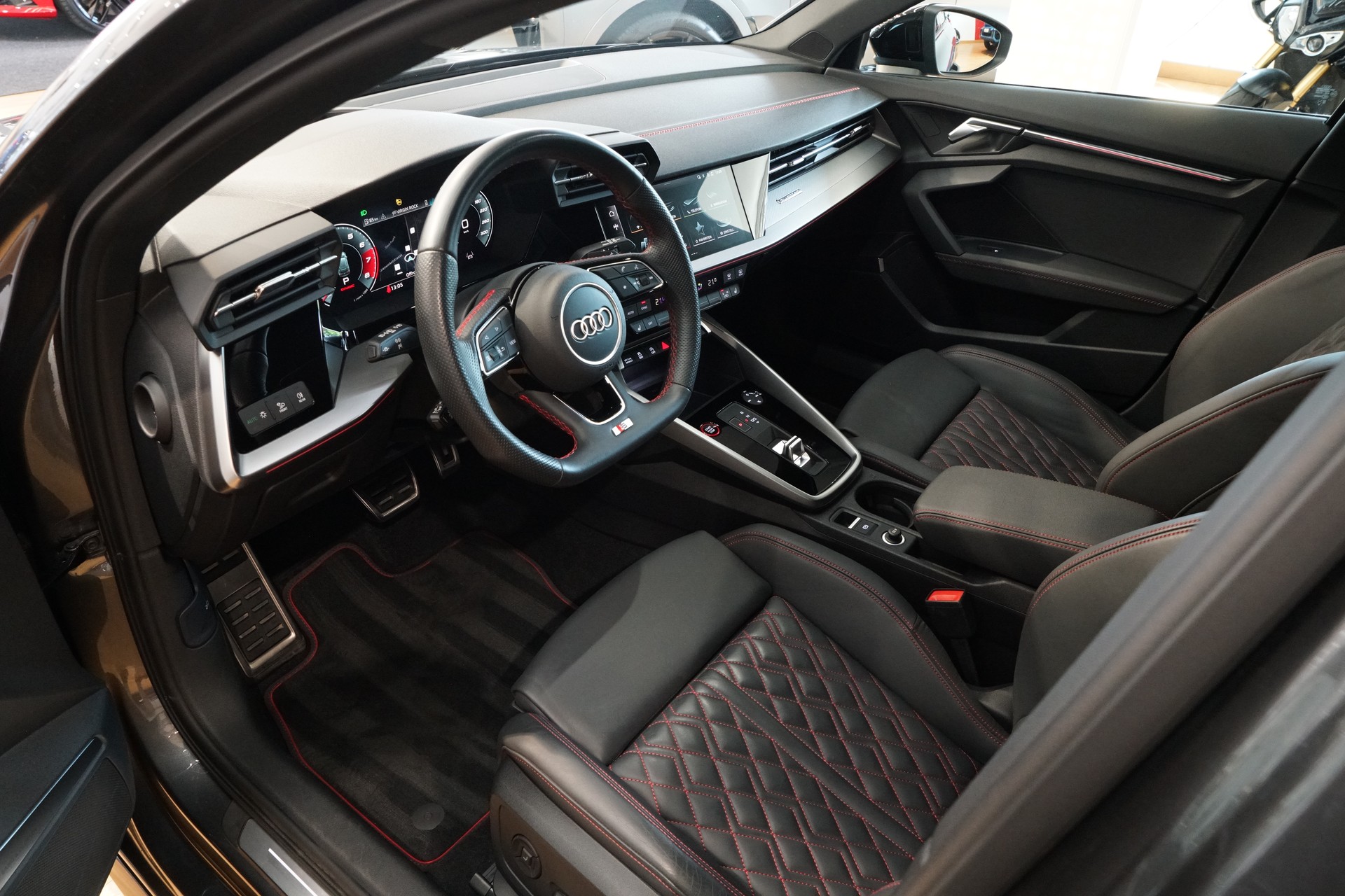 AUDI S3 Sportback 2.0 TFSI quattro S-tronic-image-9