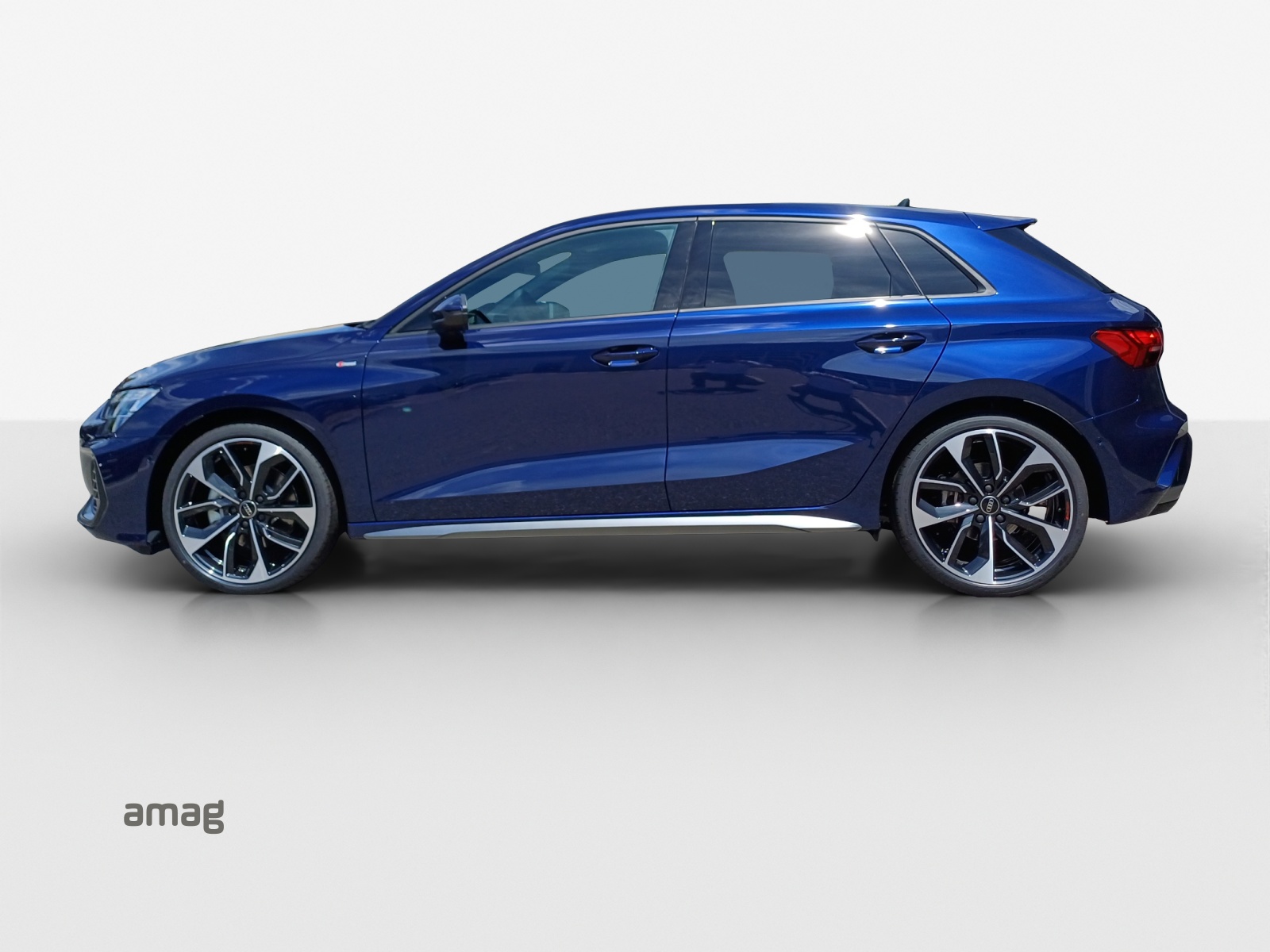 AUDI A3 Sportback TFSI 110 kW S line Attraction S tronic-image-1