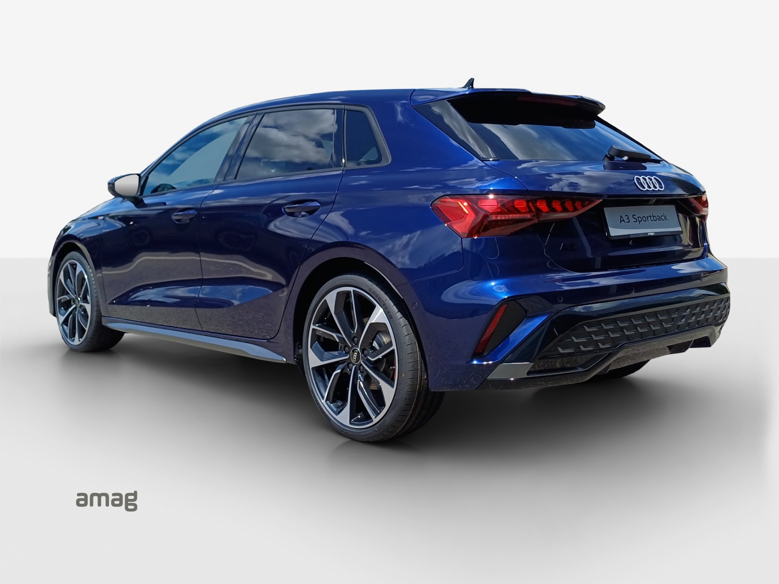 AUDI A3 Sportback TFSI 110 kW S line Attraction S tronic-image-2