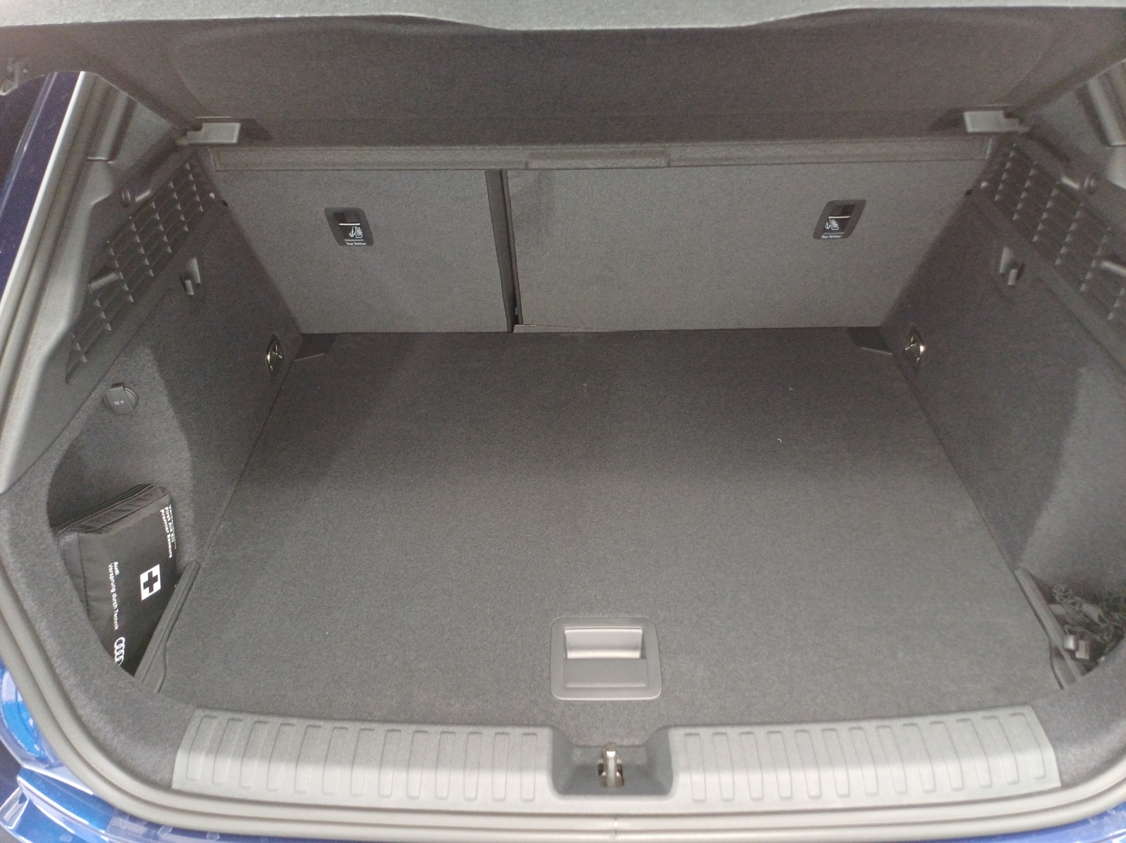 AUDI A3 Sportback TFSI 110 kW S line Attraction S tronic-image-12