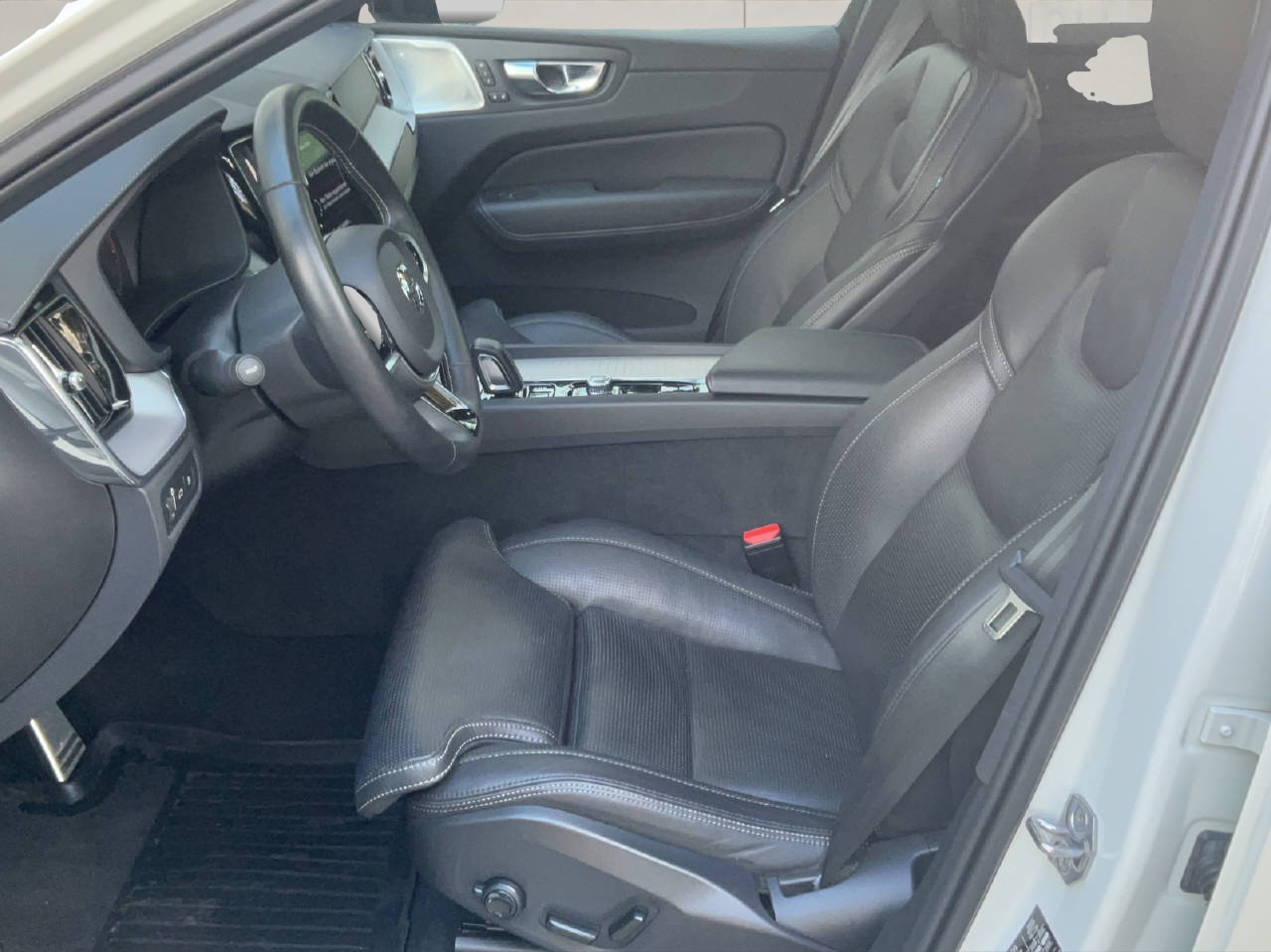 VOLVO XC60 2.0 T8 TE R-Design eAWD-image-6