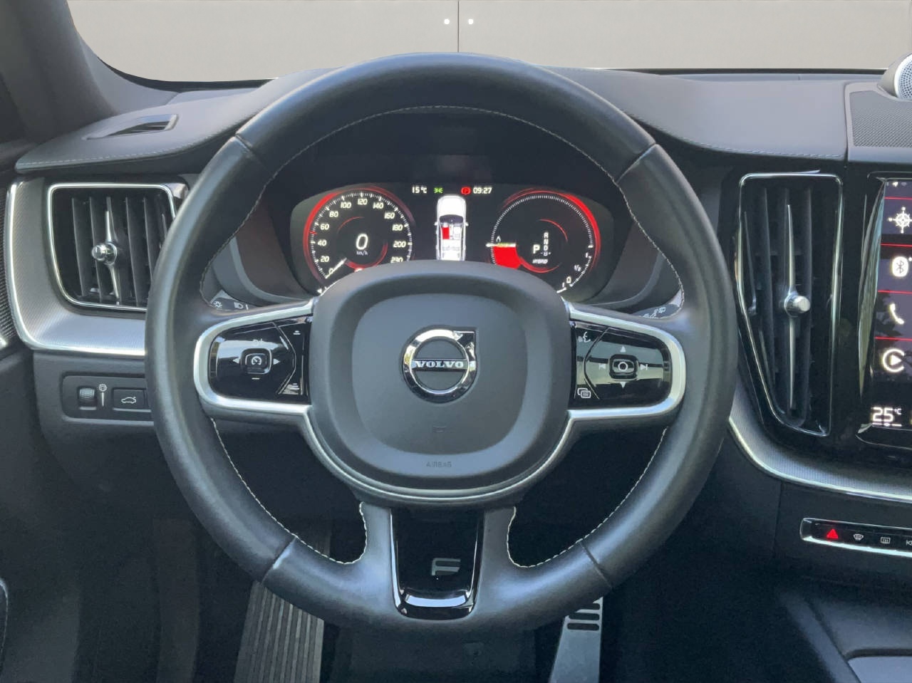 VOLVO XC60 2.0 T8 TE R-Design eAWD-image-9