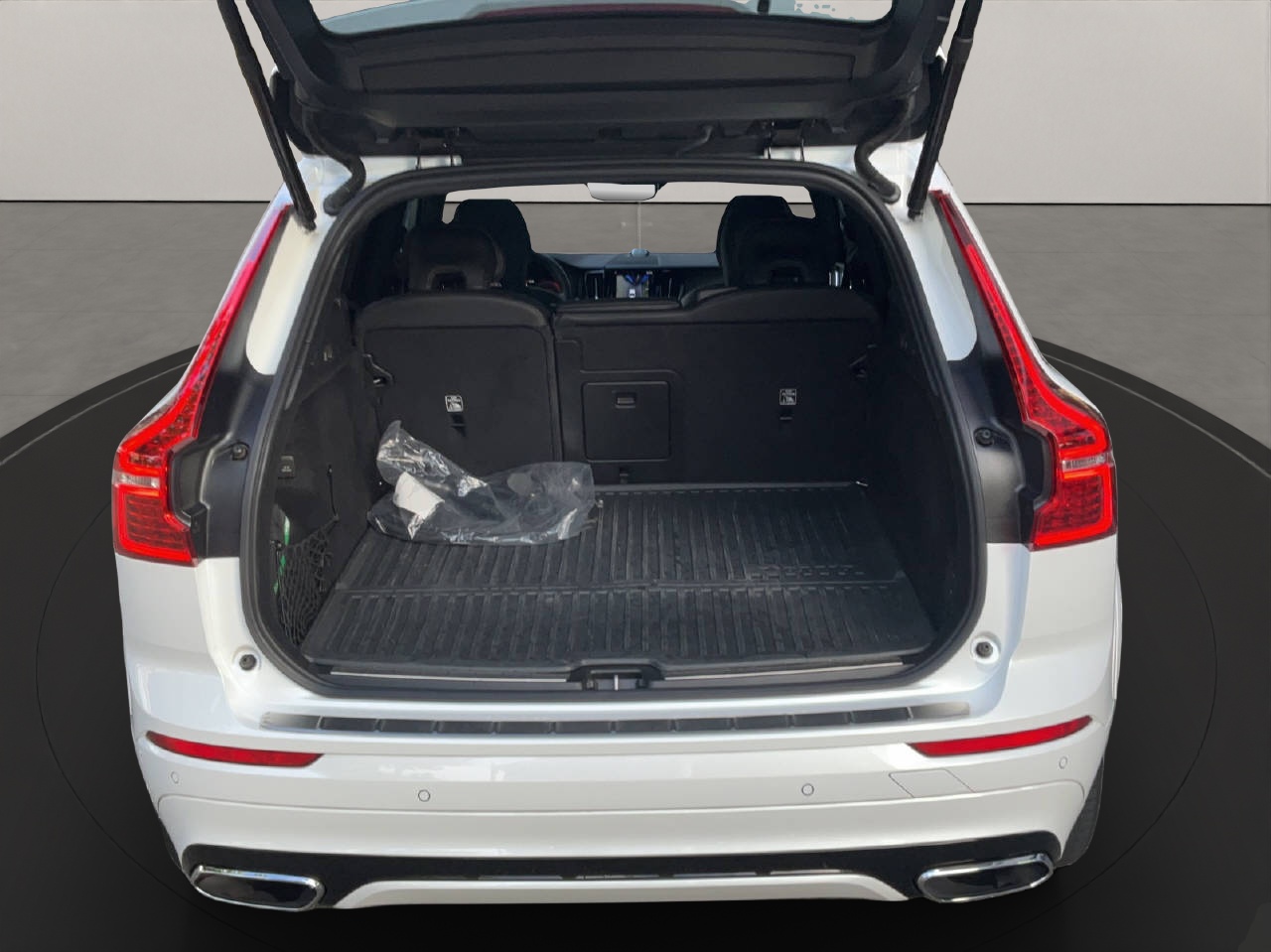 VOLVO XC60 2.0 T8 TE R-Design eAWD-image-11