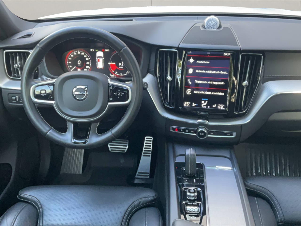 VOLVO XC60 2.0 T8 TE R-Design eAWD-image-8