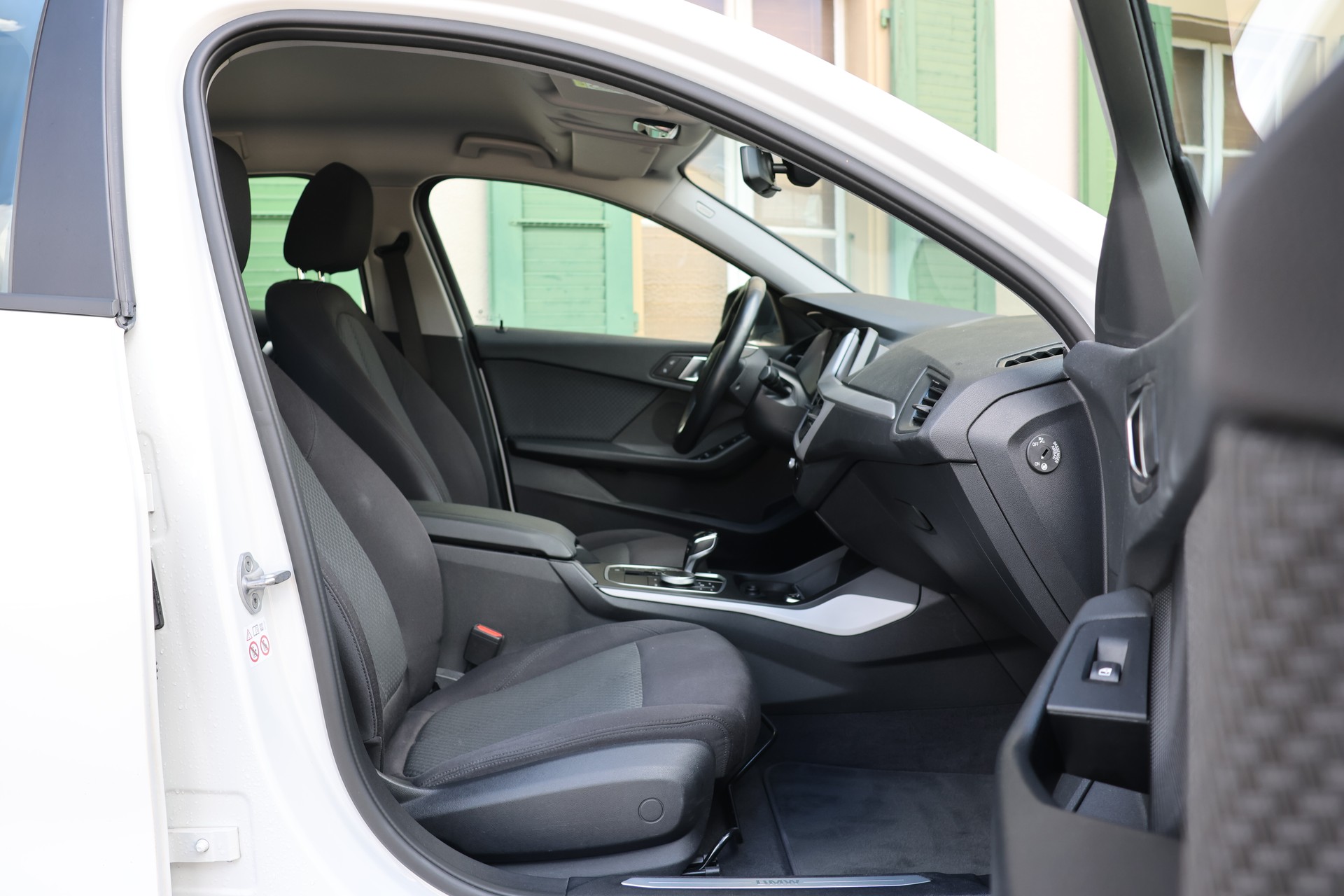 BMW 118i Steptronic Essential Edition-image-6