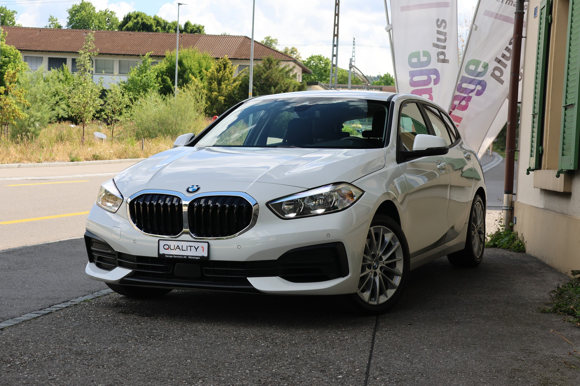BMW 118i Steptronic Essential Edition-image-0