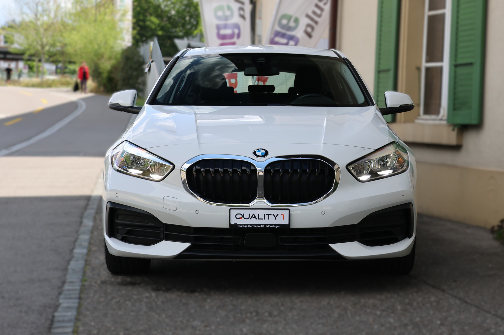 BMW 118i Steptronic Essential Edition-image-1