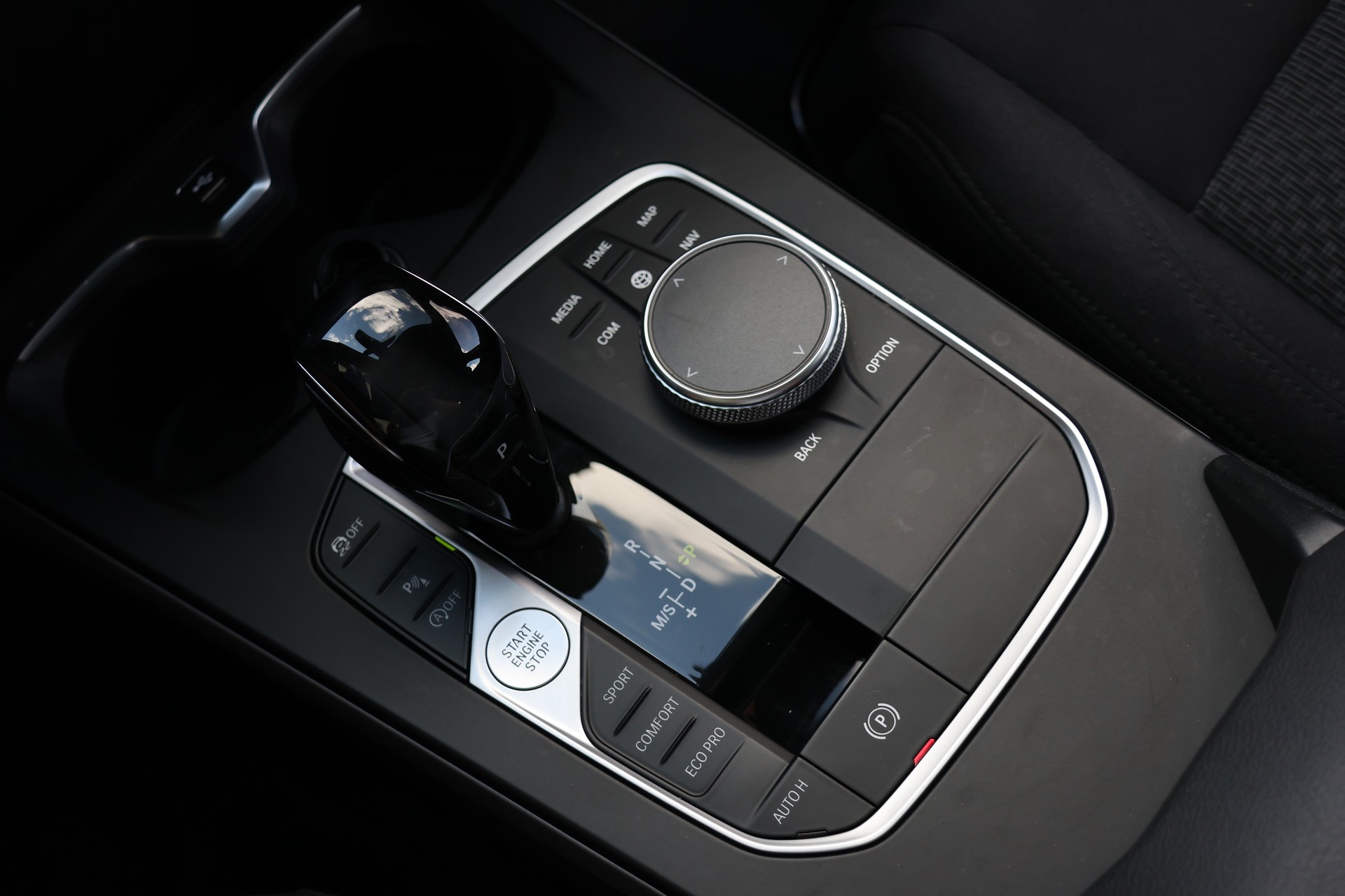 BMW 118i Steptronic Essential Edition-image-23