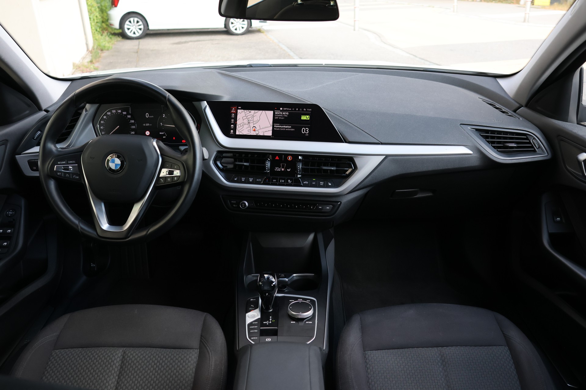 BMW 118i Steptronic Essential Edition-image-9