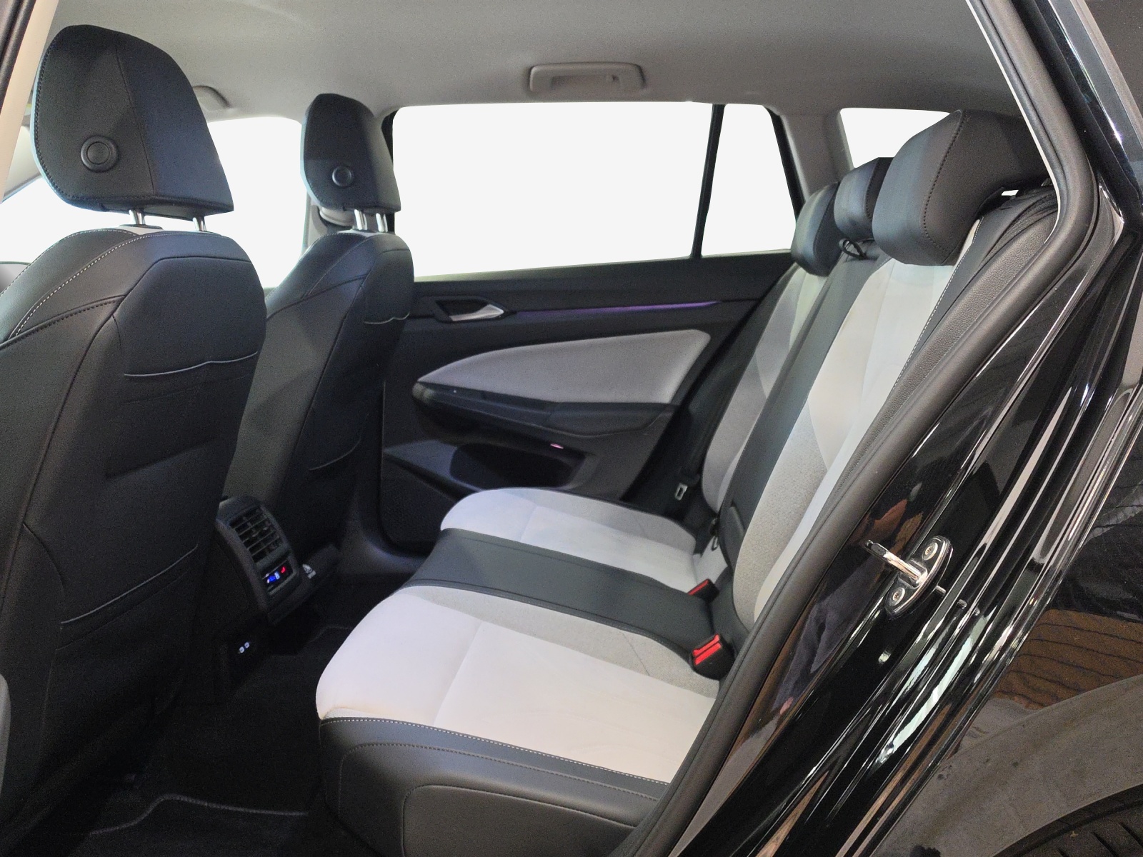 VW Golf Variant 2.0 TDI Style DSG-image-11