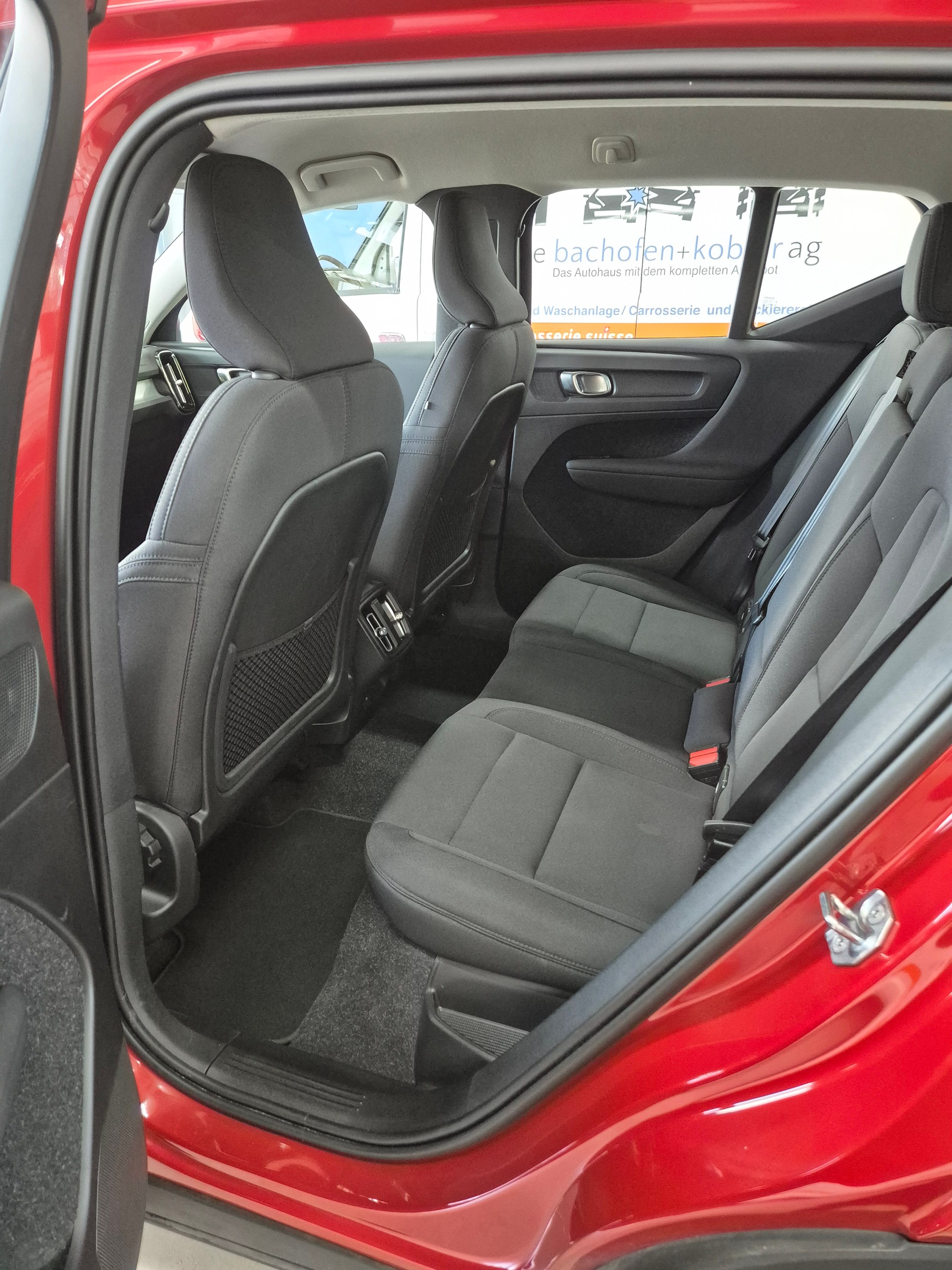 VOLVO XC40 B4 Benzin Mild Hybrid Momentum Geartronic-image-7