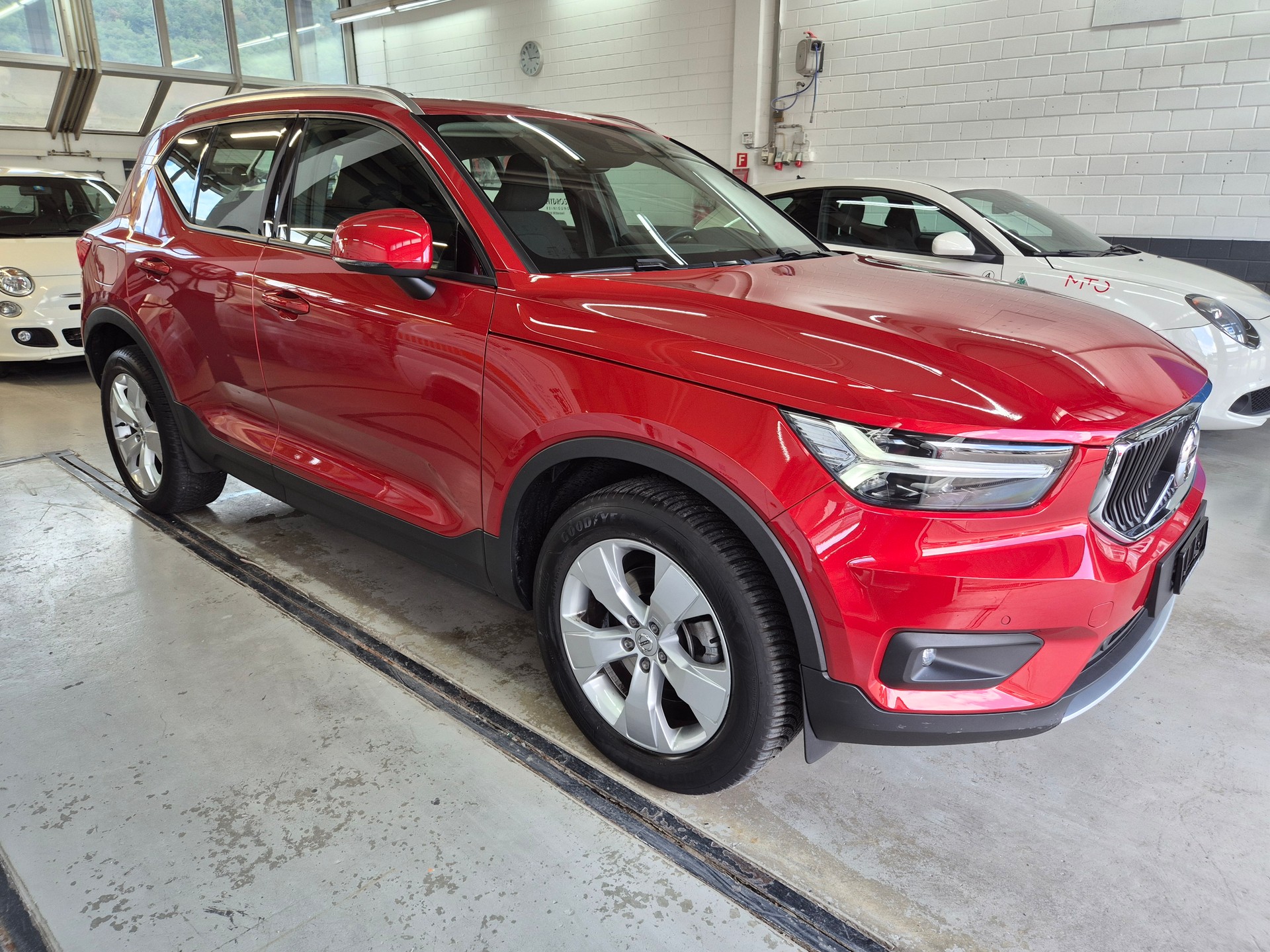 VOLVO XC40 B4 Benzin Mild Hybrid Momentum Geartronic-image-4