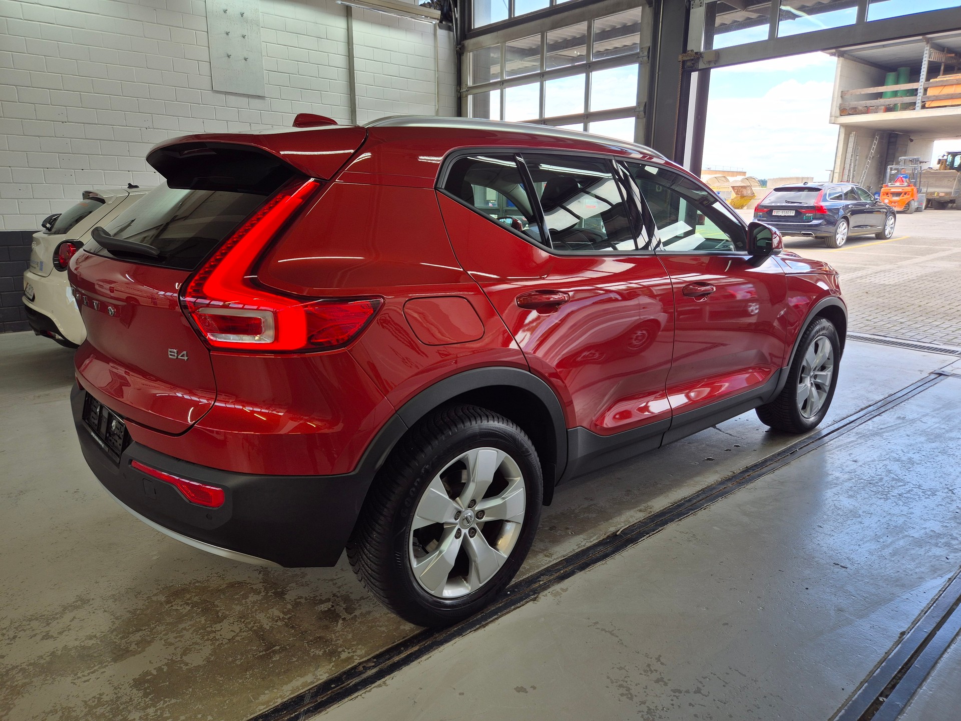 VOLVO XC40 B4 Benzin Mild Hybrid Momentum Geartronic-image-3