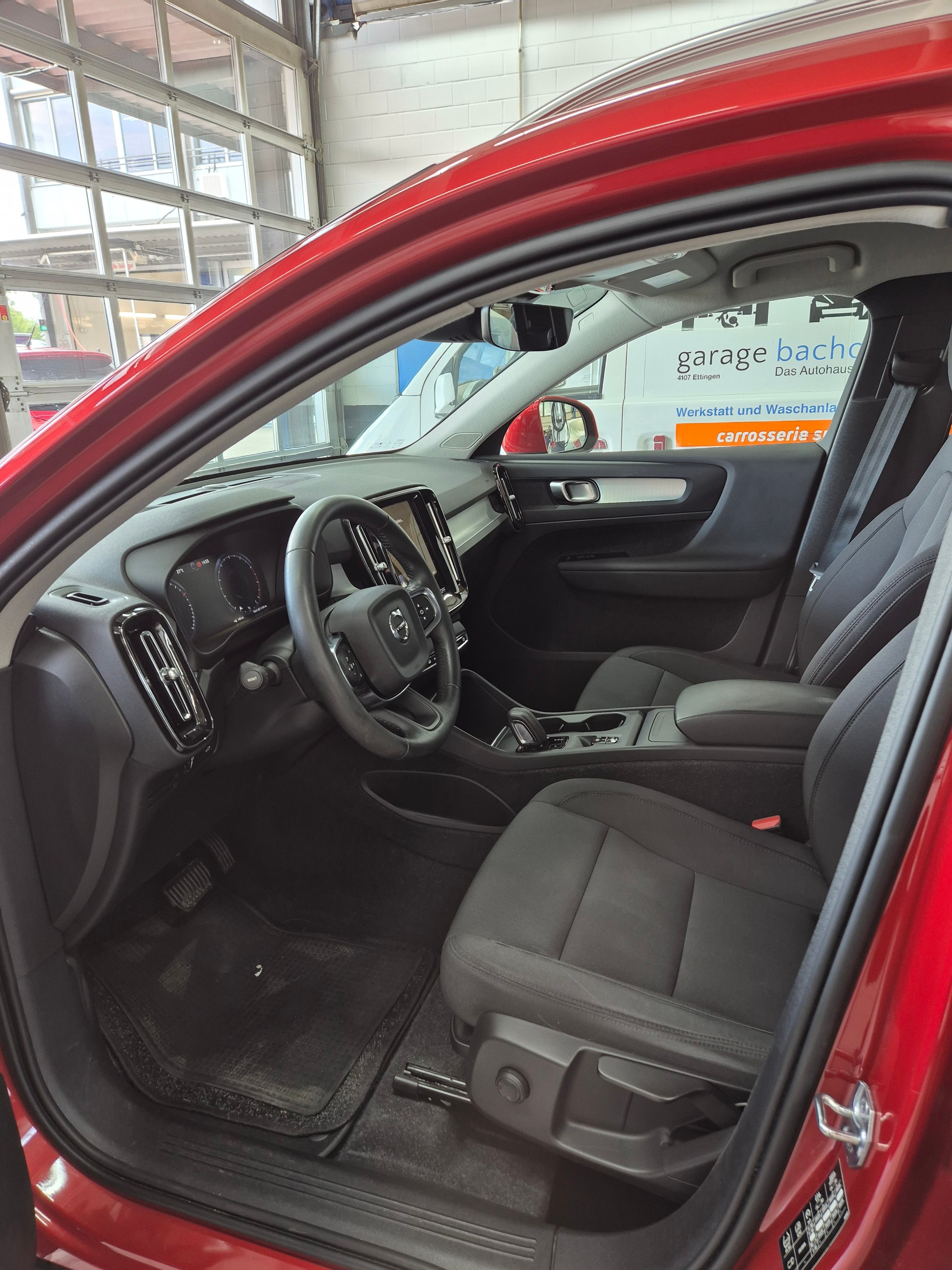 VOLVO XC40 B4 Benzin Mild Hybrid Momentum Geartronic-image-5