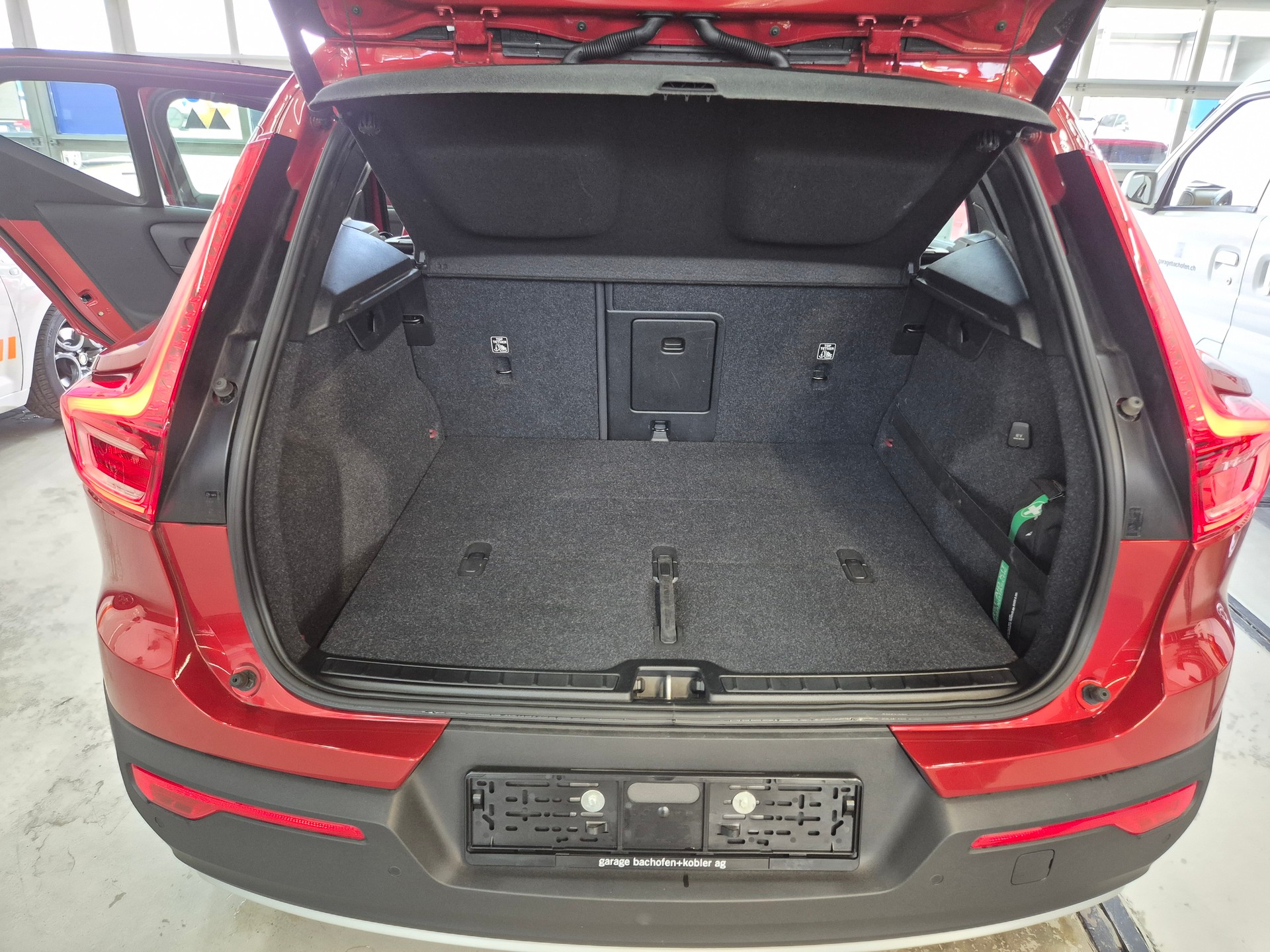 VOLVO XC40 B4 Benzin Mild Hybrid Momentum Geartronic-image-8