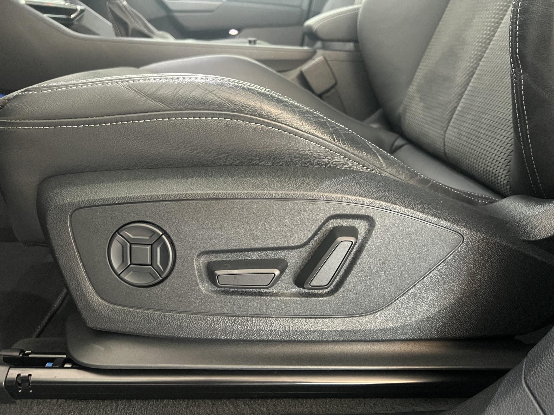AUDI Q3 1.5 35 TFSI S line S-Tronic-image-18