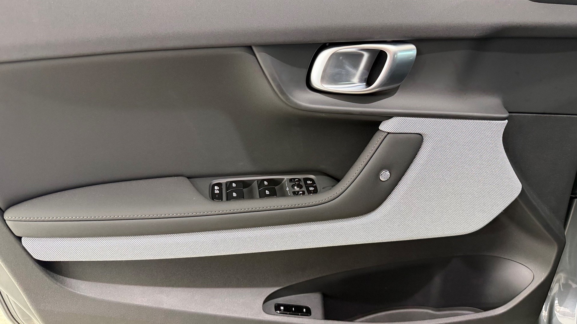 POLESTAR 2 Long Range Single Motor Prim-image-13