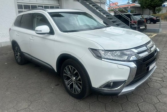 MITSUBISHI Outlander 2.2 Diamond 4WD Automatic-image-1