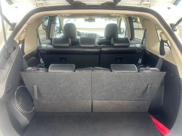 MITSUBISHI Outlander 2.2 DID Diamond 4WD Automatic-image-11