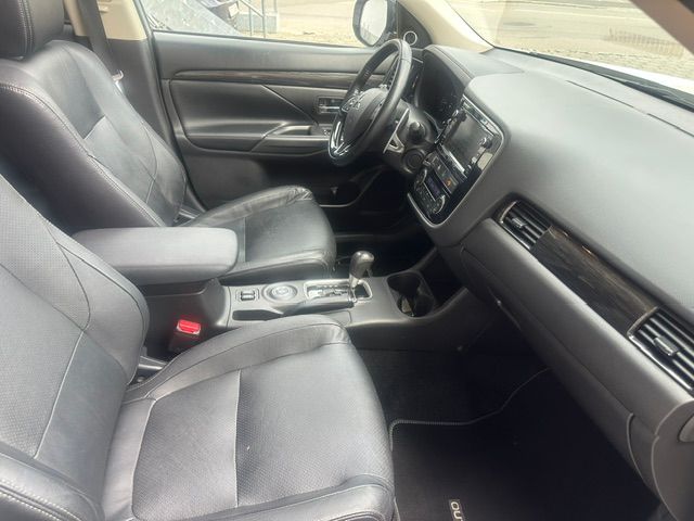 MITSUBISHI Outlander 2.2 DID Diamond 4WD Automatic-image-7