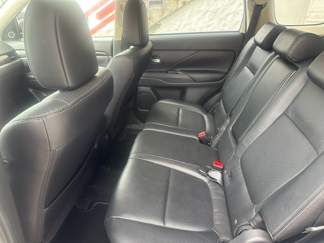 MITSUBISHI Outlander 2.2 DID Diamond 4WD Automatic-image-9