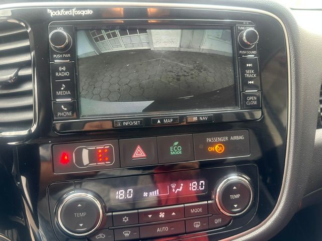 MITSUBISHI Outlander 2.2 DID Diamond 4WD Automatic-image-13
