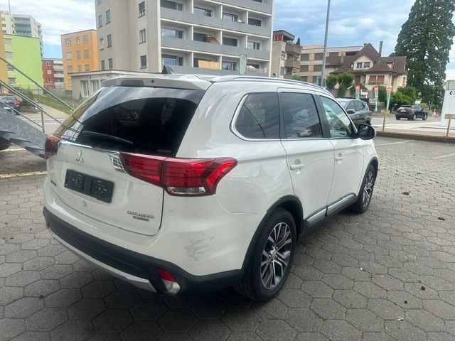 MITSUBISHI Outlander 2.2 DID Diamond 4WD Automatic-image-5