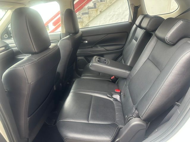 MITSUBISHI Outlander 2.2 DID Diamond 4WD Automatic-image-10