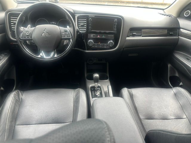 MITSUBISHI Outlander 2.2 DID Diamond 4WD Automatic-image-6