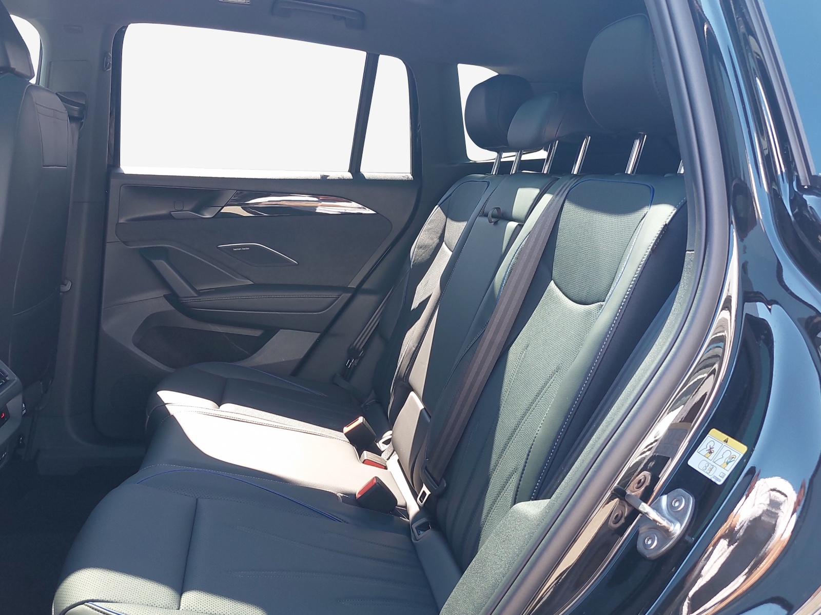 VW Tiguan 2.0 TSI DSG R-Line Plus 4Motion-image-11
