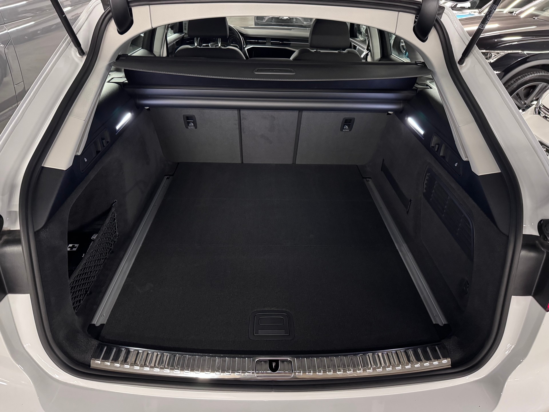 AUDI A6 Avant 40 TDI Sport S-tronic-image-12