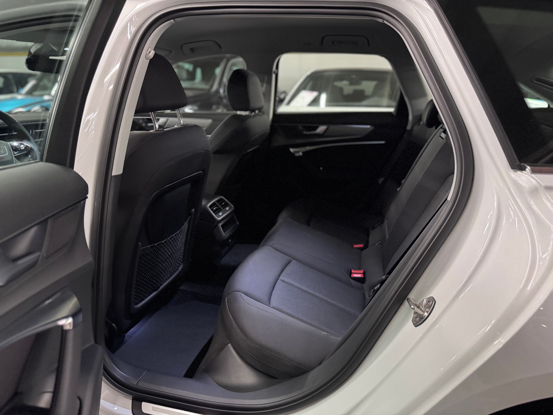 AUDI A6 Avant 40 TDI Sport S-tronic-image-10