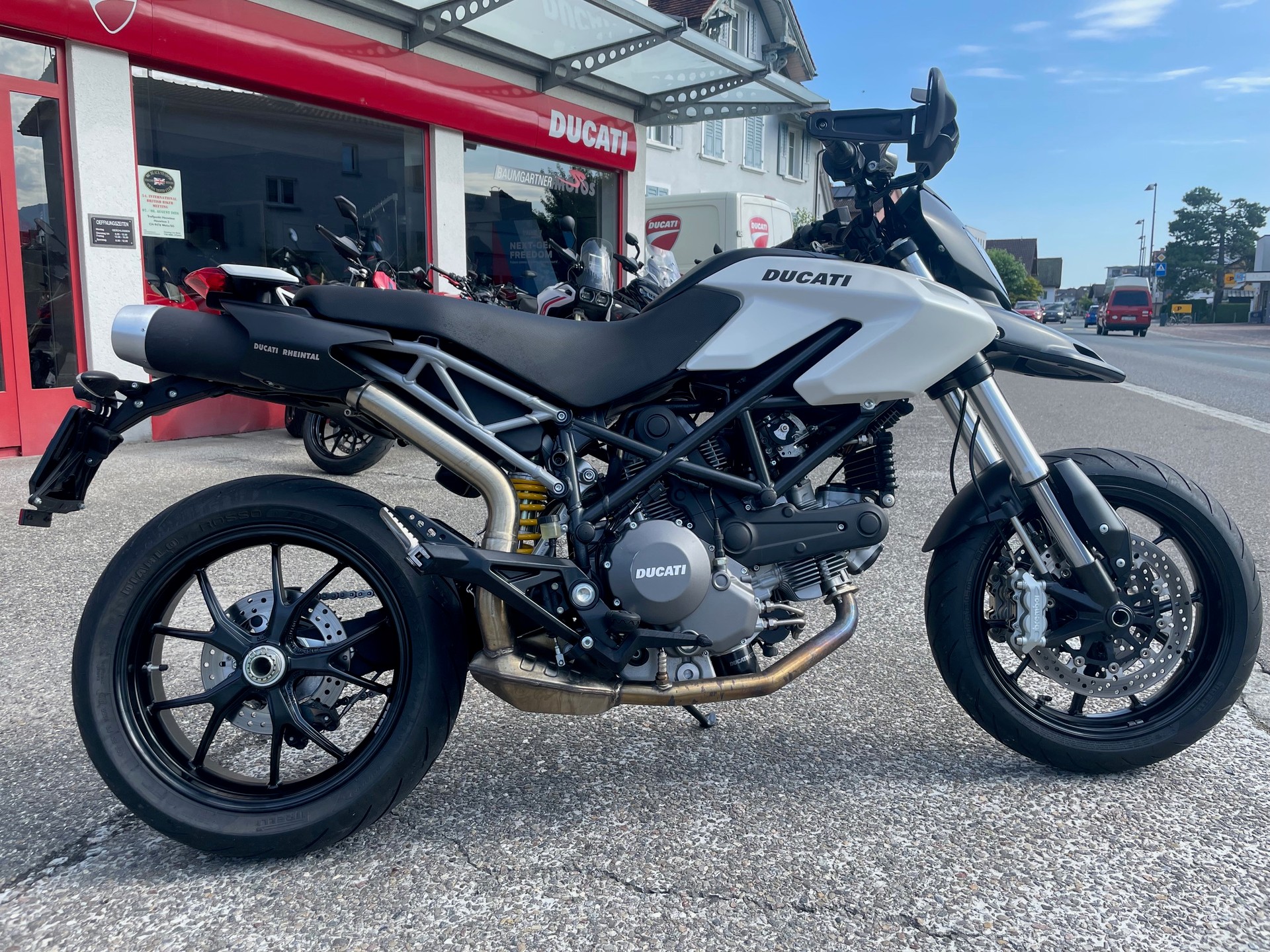 DUCATI Hypermotard 796