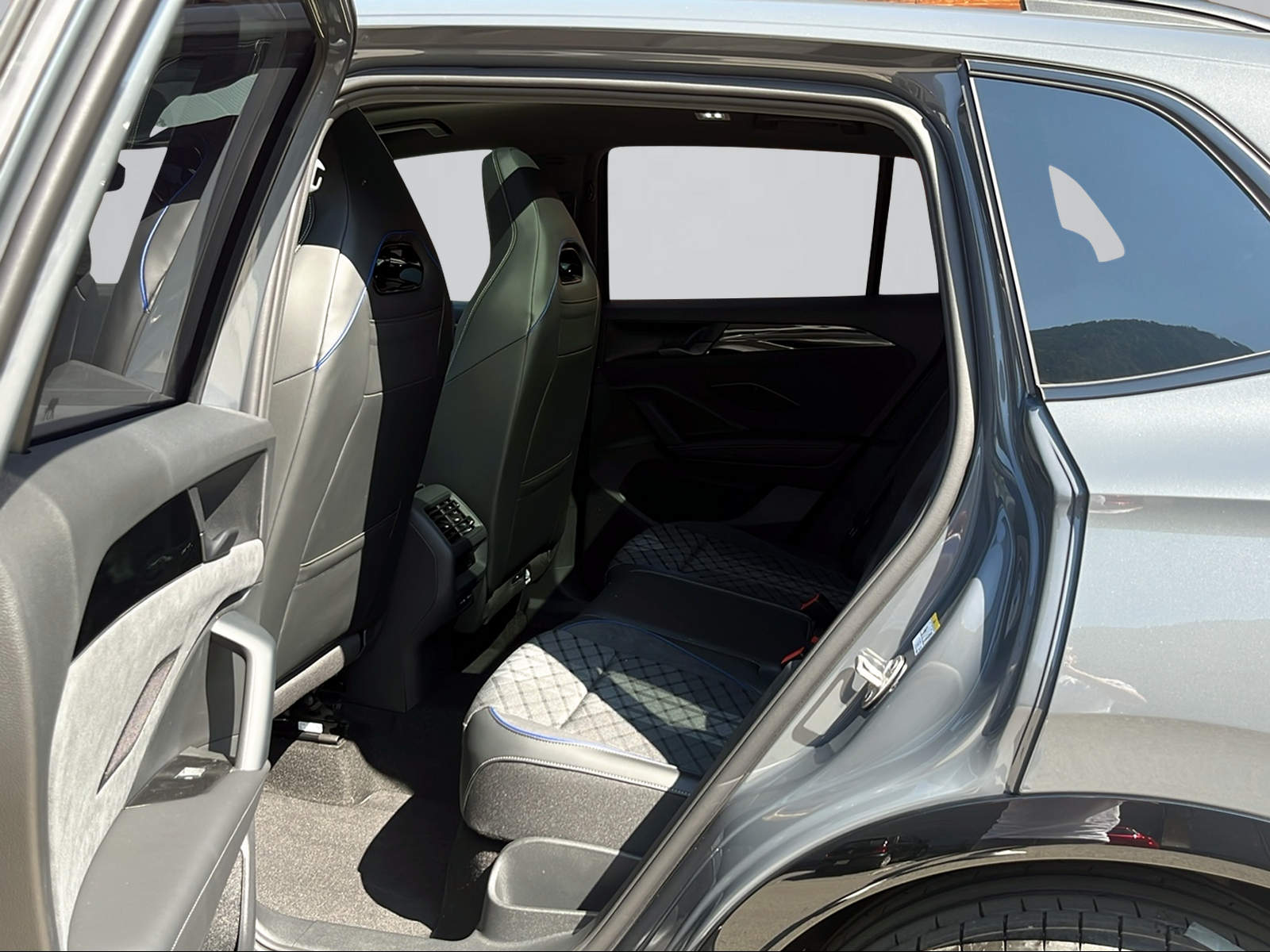 VW Tiguan 2.0 TSI DSG R-Line Plus 4Motion-image-5