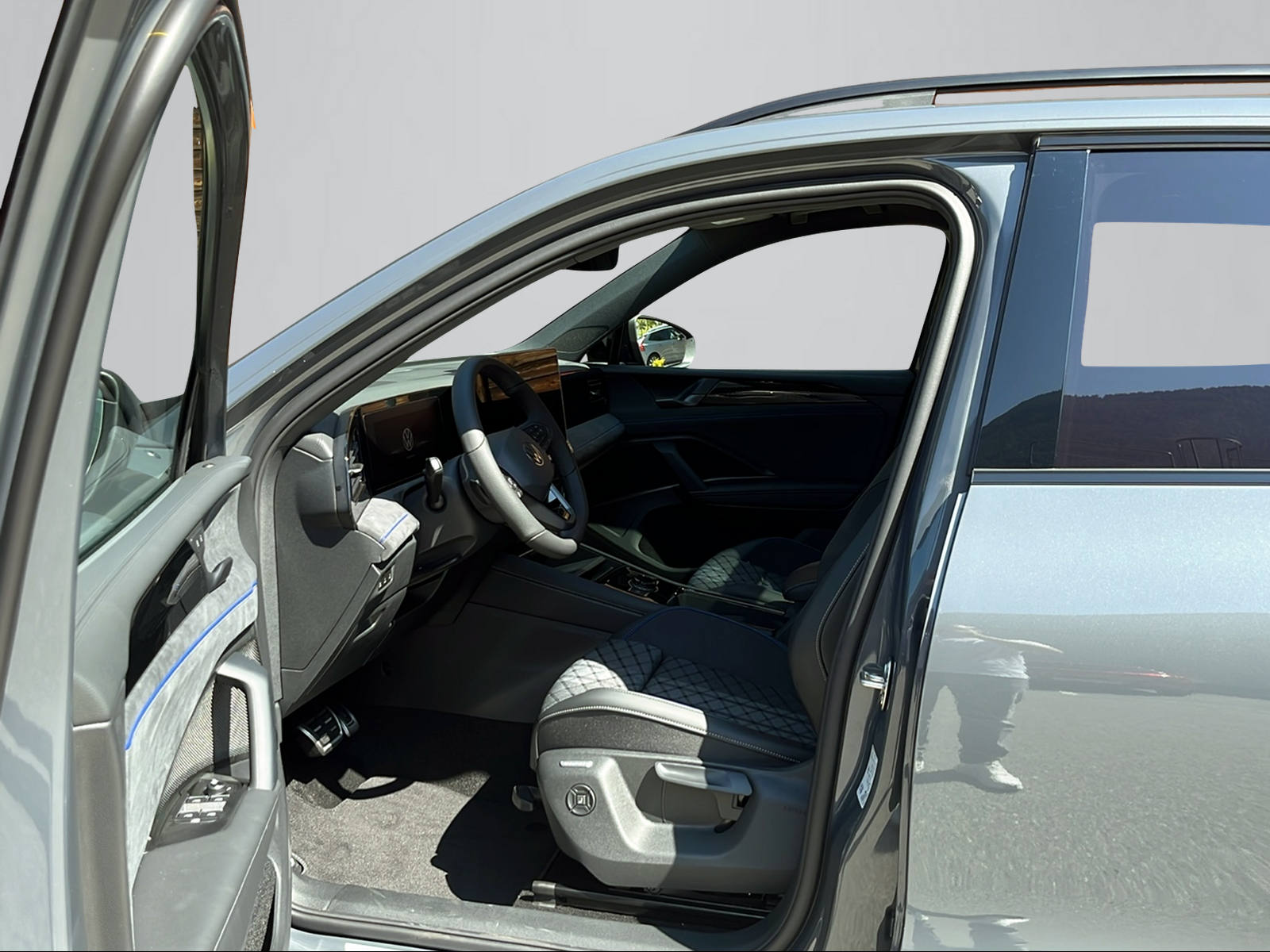 VW Tiguan 2.0 TSI DSG R-Line Plus 4Motion-image-1