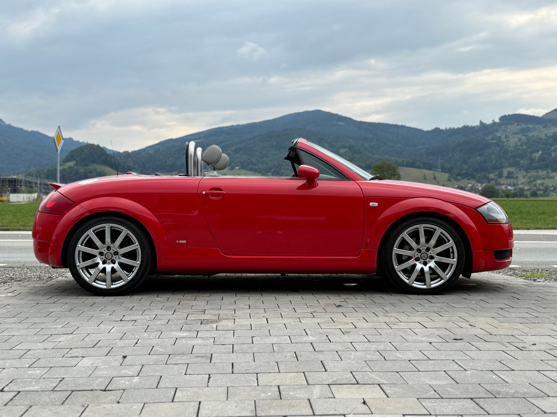 AUDI TT Roadster 1.8 T quattro S-Line-image-5
