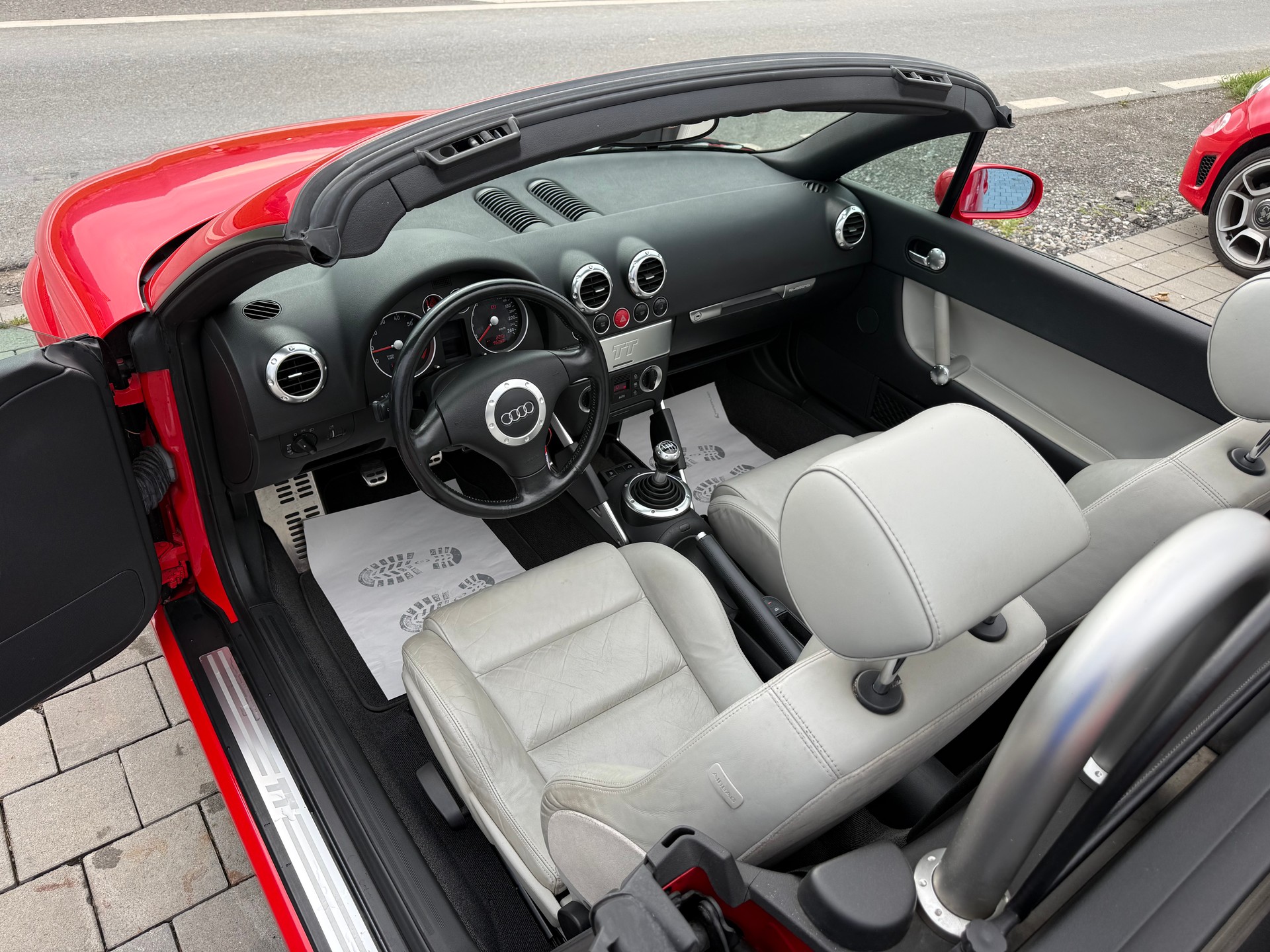 AUDI TT Roadster 1.8 T quattro S-Line-image-11