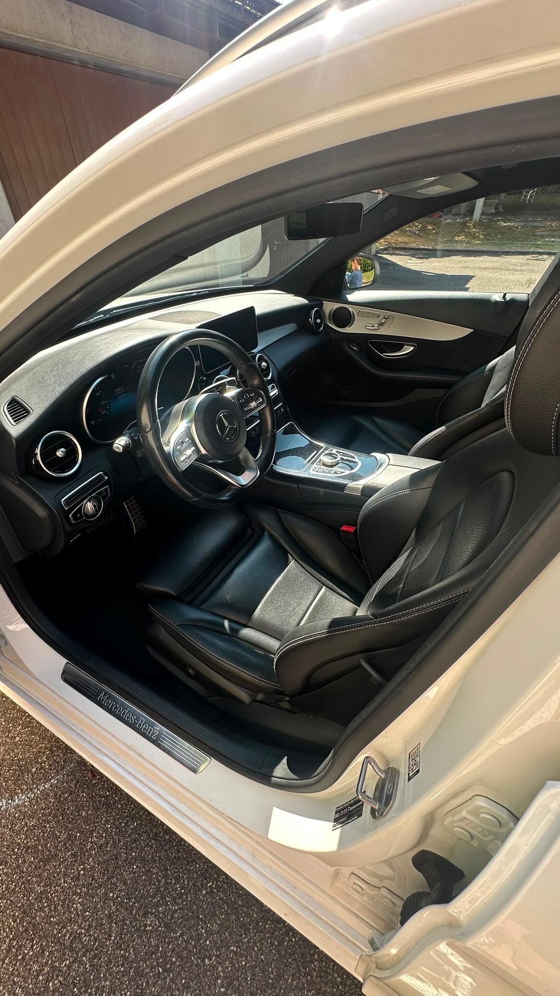 MERCEDES-BENZ C 200 AMG Line 4matic-image-1