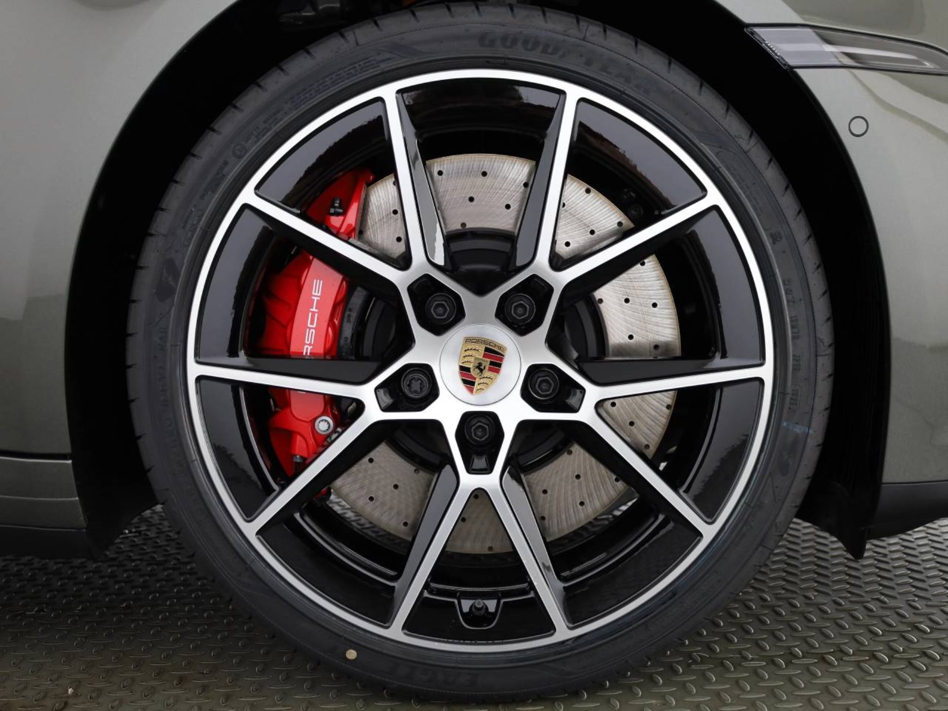 PORSCHE 911 Carrera 4S Cabriolet-image-9