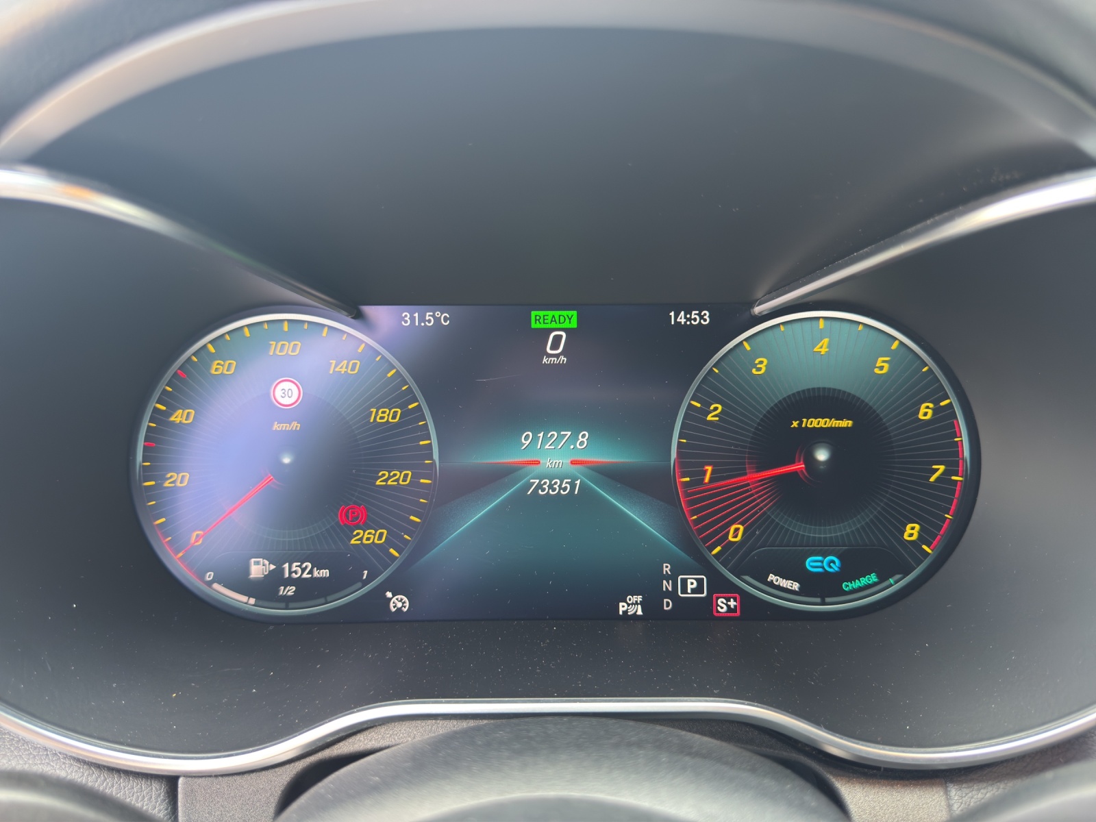 MERCEDES-BENZ C 200 Swiss Star AMG Line 4Matic 9G-Tronic-image-10