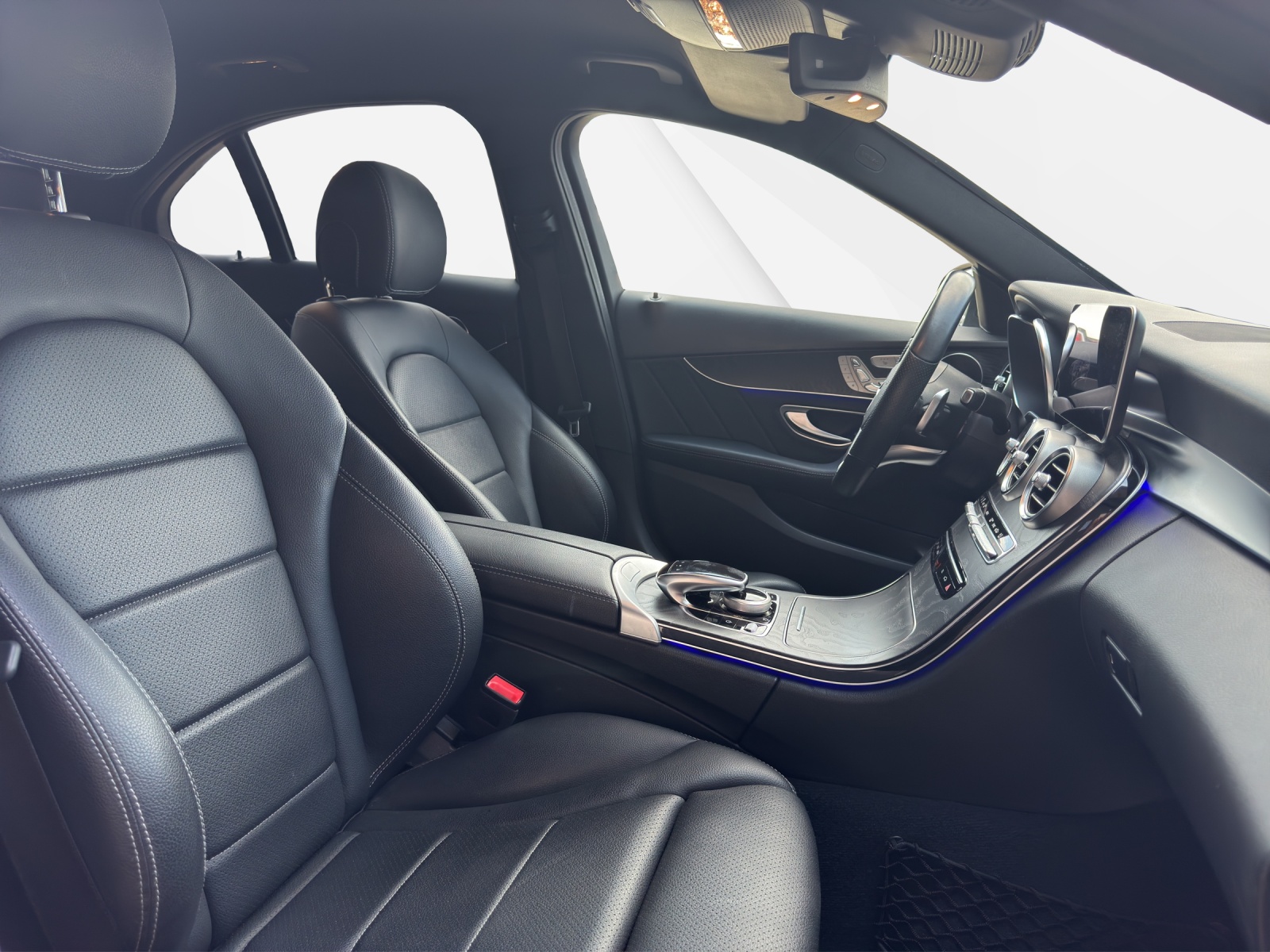 MERCEDES-BENZ C 200 Swiss Star AMG Line 4Matic 9G-Tronic-image-14