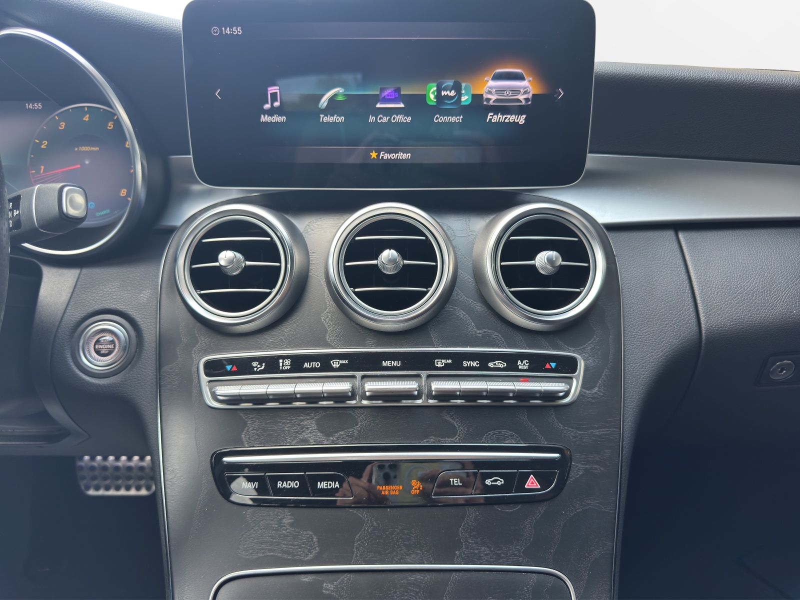 MERCEDES-BENZ C 200 Swiss Star AMG Line 4Matic 9G-Tronic-image-13