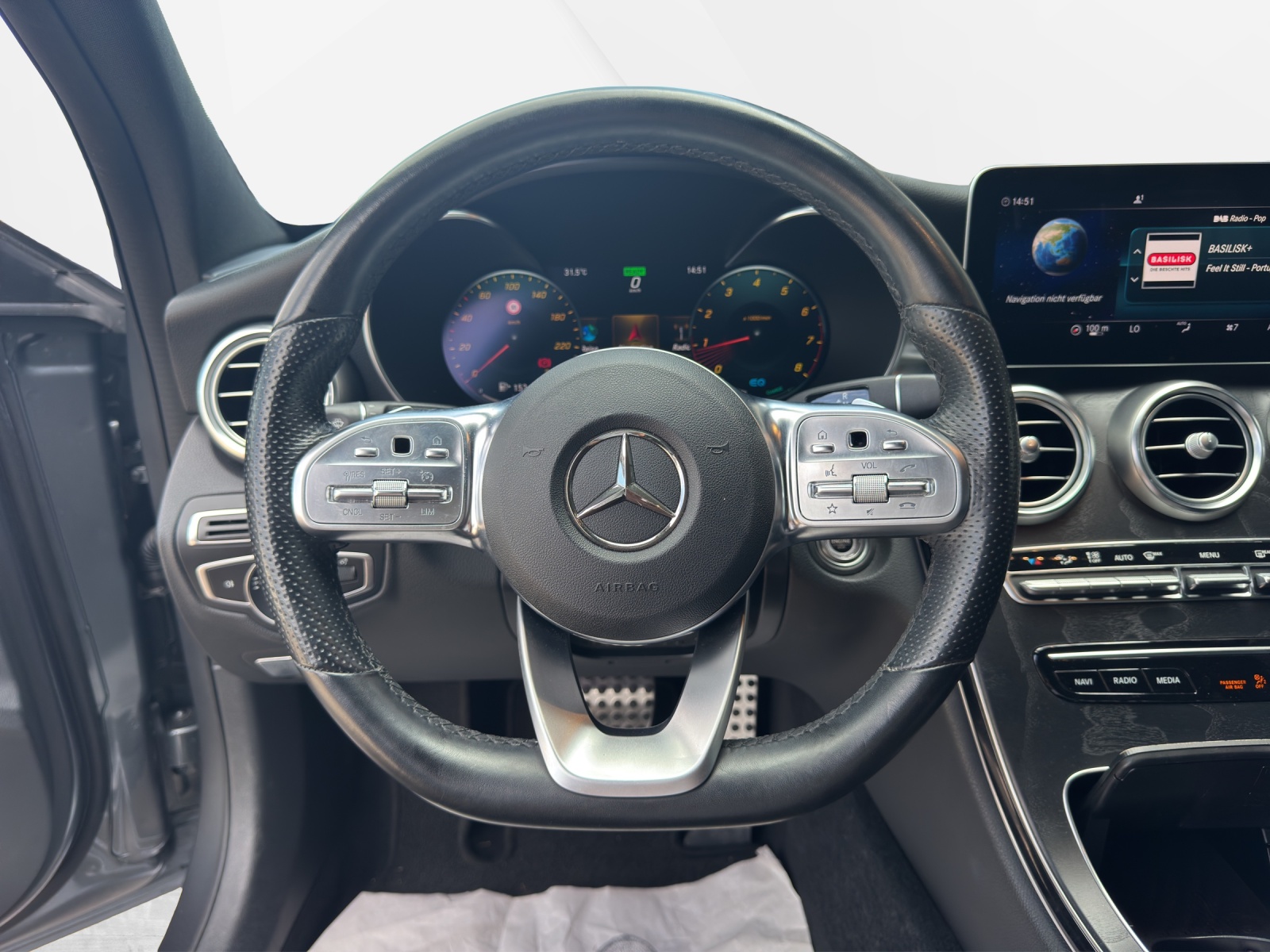 MERCEDES-BENZ C 200 Swiss Star AMG Line 4Matic 9G-Tronic-image-9